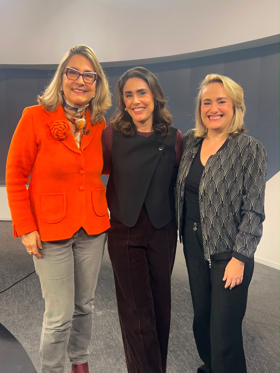 Que alegria esta bancada hoje com as poderosas @ritalisauskas e Eloisa Machado 🥰