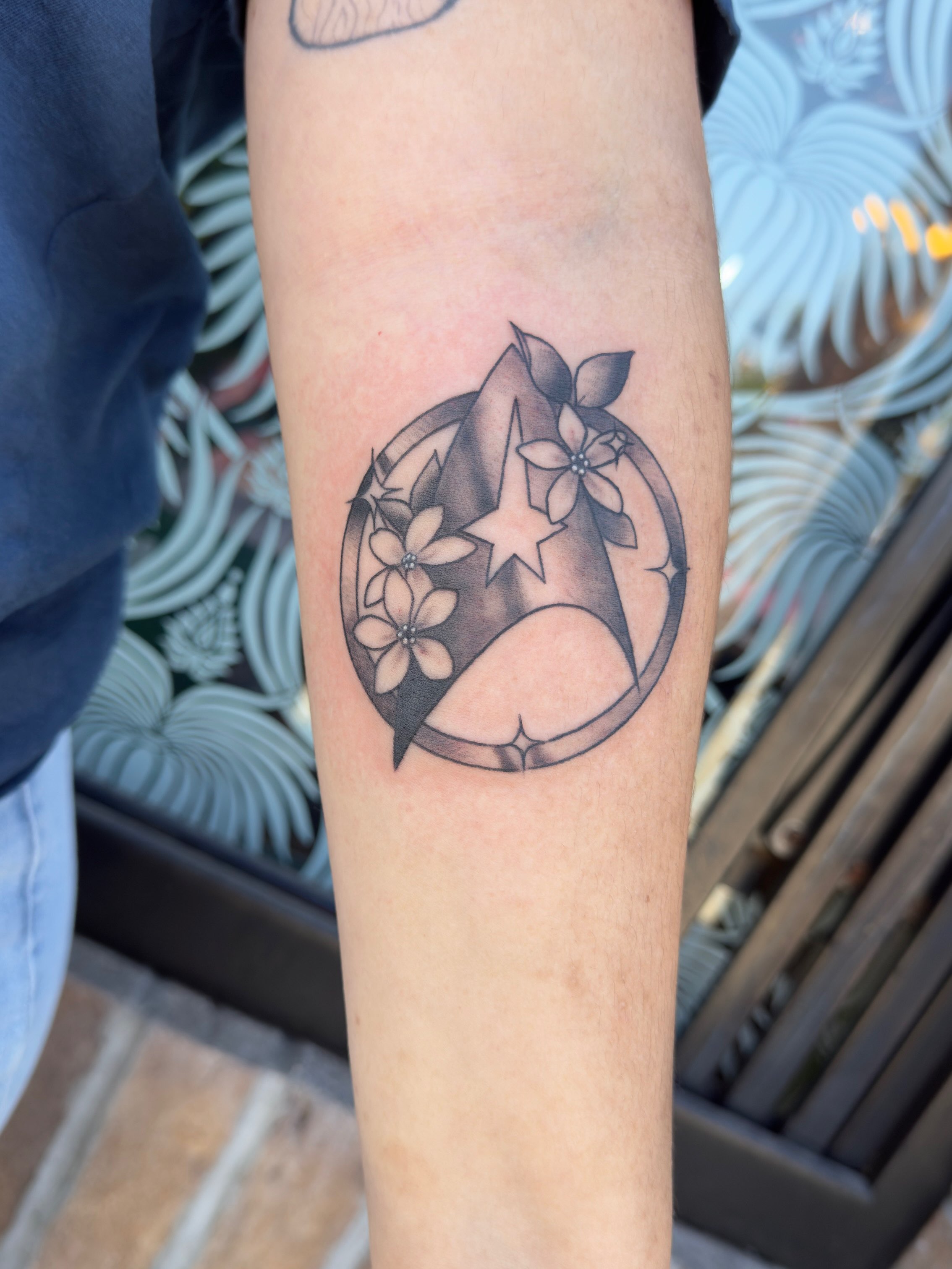 We love these Star Trek matchies by Artist Miguel (@toxtle ) ๐ book your matching tattoos through the link in our bio!๐ฆ๐
.
.
.
#tattoo #startrek #matchingtattoo #customtattoo #flashtattoo