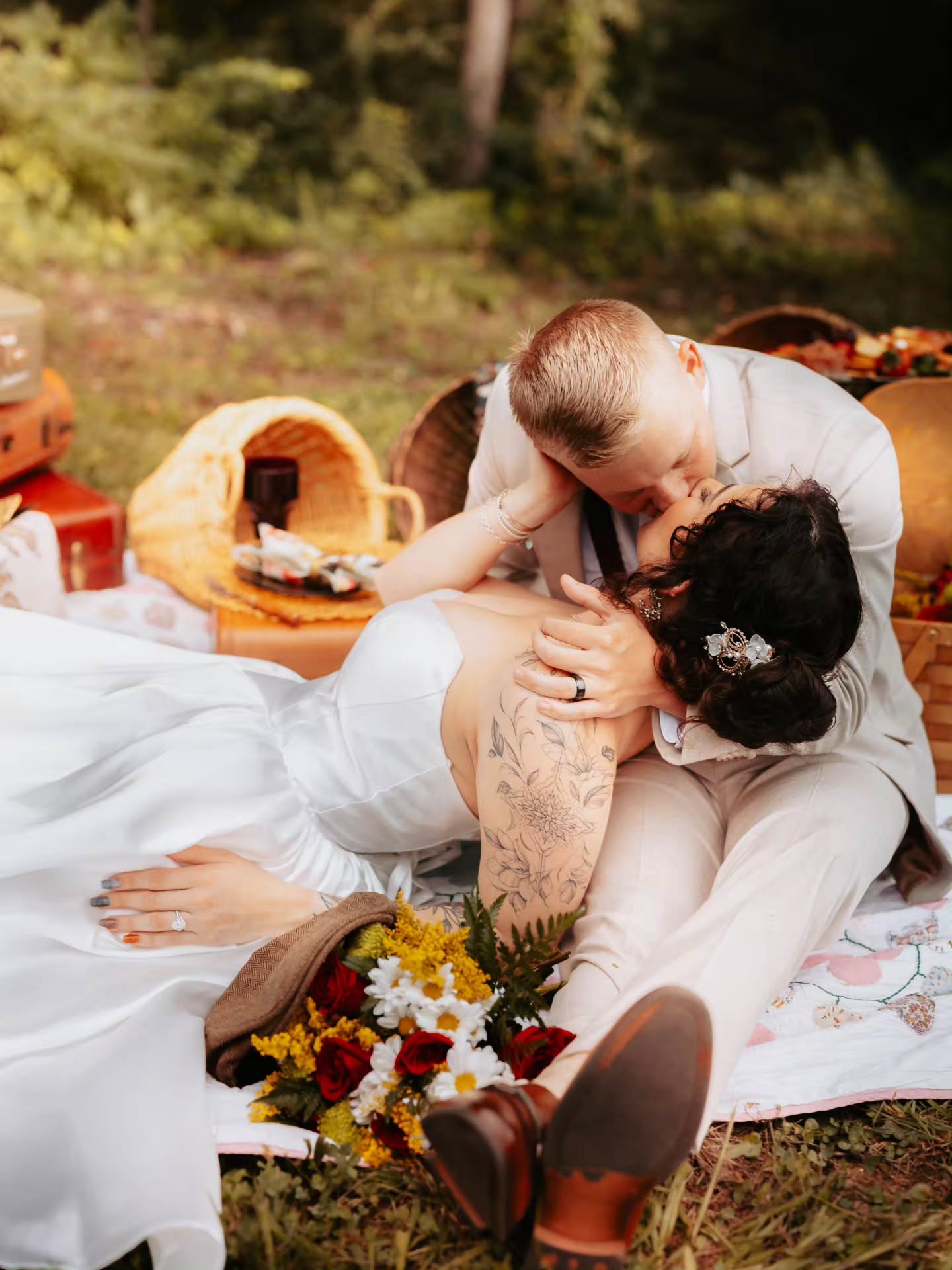 ✨ One year of love, laughter, and beautiful memories! ✨
It was such a pleasure to capture this sweet couple’s 1-year anniversary and celebrate the love they continue to share. 🤍 @addison.joines @gabejoines___
Organizer: Simple Elegance Tennessee: fb @Simpleelegancetn
Venue: @37_oaks
Gown&tux: Trinkets & Treasures Formal Wear @thetrinketsandtreasures
Styling, decor, and setup: Venue Decor, @venuedecorandmore
Florist: Simply Yours @simplyyoursandco
Cake: Cakes by Angela Bowes, @cakesbyangelabowes
Charcuterie: Krazzy Cakes & Catering, fb @KrazzyCakesandCatering
Makeup artist: Bailey Rouse, Hairstylist & Makeup Artist @beautybybrouse
Hair stylist: Jaylin, @edifysalon
#weddingphptography
#easttennesseeweddingconnection