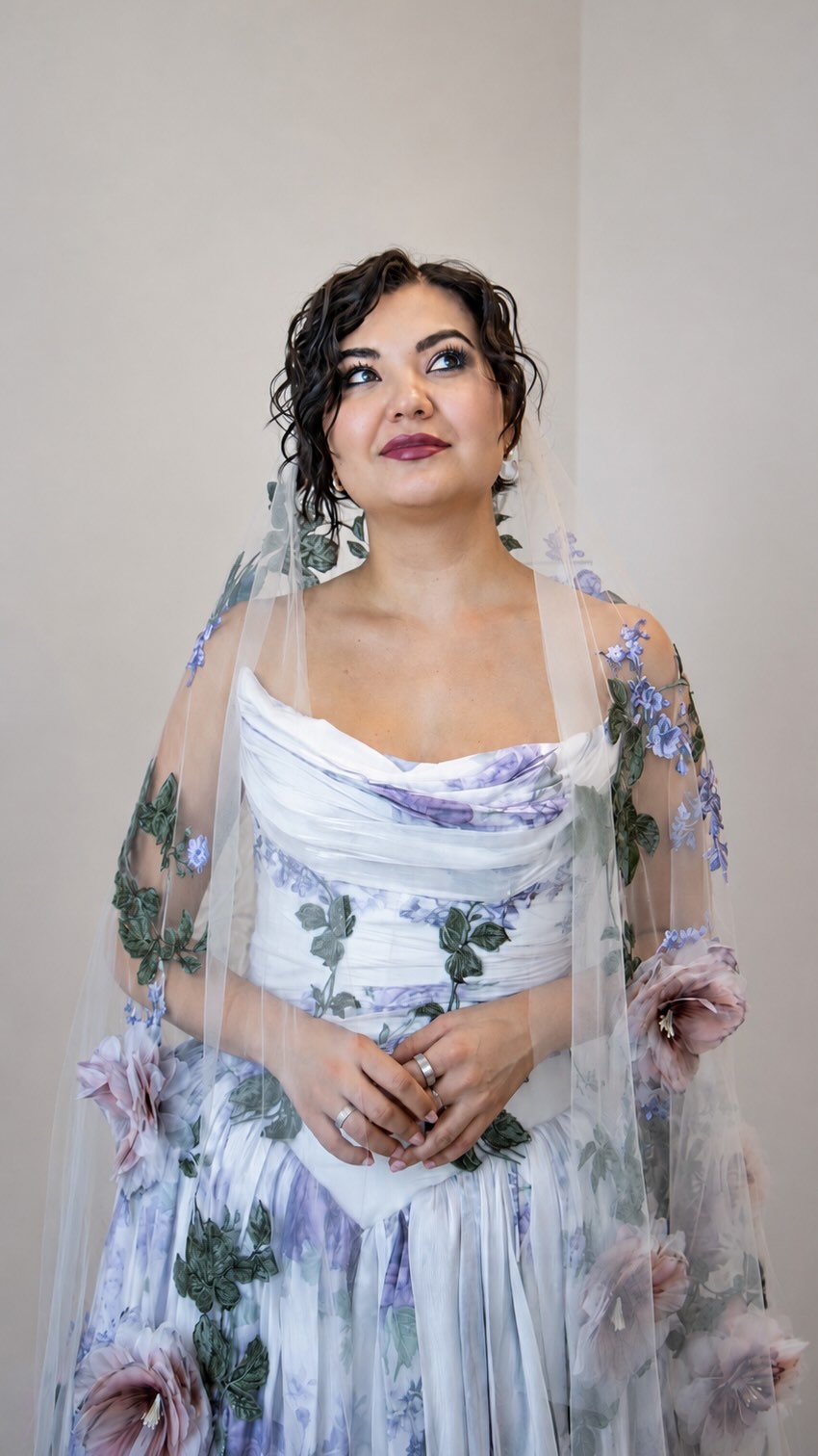 Coming soon: our interview with Aigul Akhmetshina 🔥
An intimate conversation about Dalila, her London debut, Berlin, the reality behind an international opera career, stage fright, burnout, ambition and the future of opera.
Full interview coming soon 🎶
Dress @atelierlawenda_berlin
Video: @julia_pneva
Model and singer: @aigul_akhmetshina_mezzo
Photography @_shristidutta
#AigulAkhmetshina #Opera #MezzoSoprano #Dalila #OperaInterview