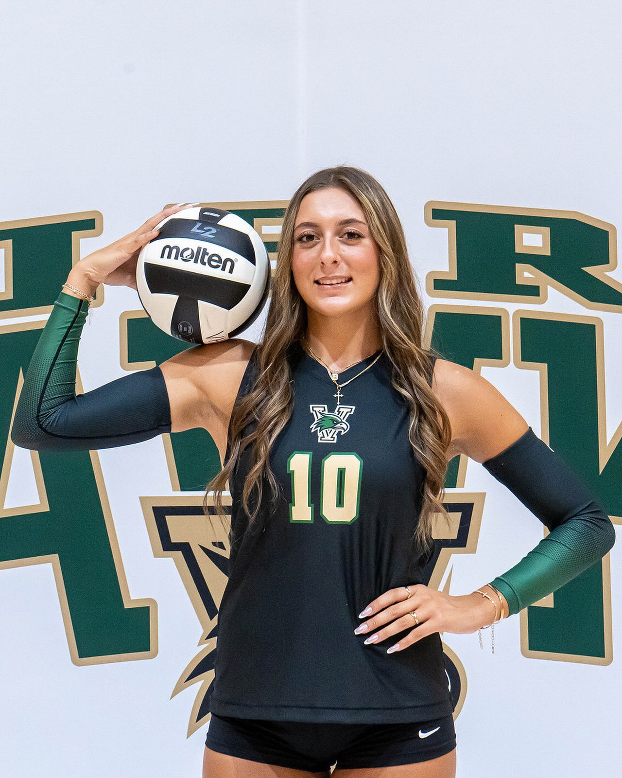 Meet our next Hawk #10 Brighton OโBrien!!
Fun Fact: She is Peruvian!