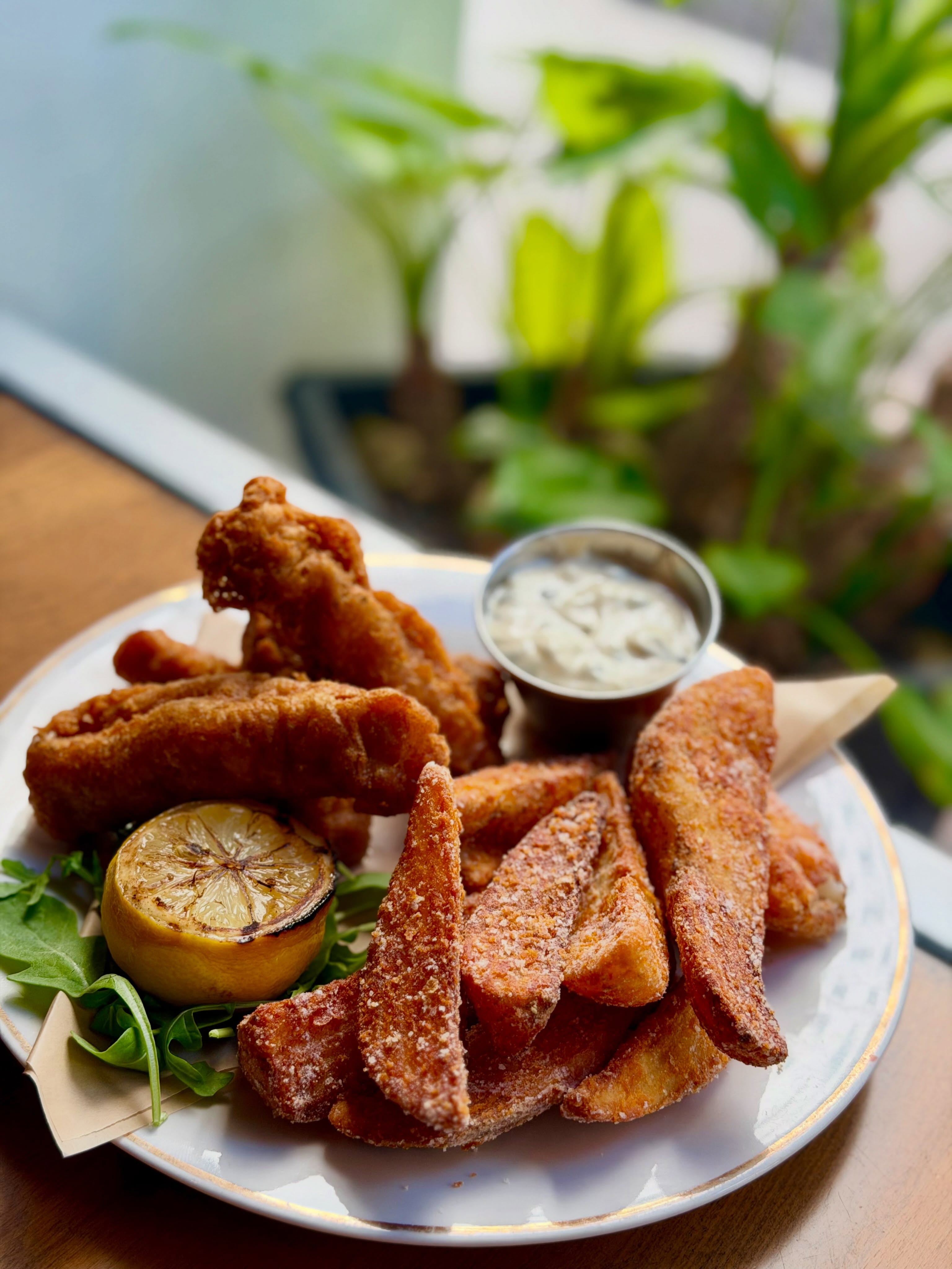 Lunch Feature: Fish & Chips
Beer battered mahi, crispy potato steak wedges tossed in vinegar salt served with house tartar sauce & charred lemon