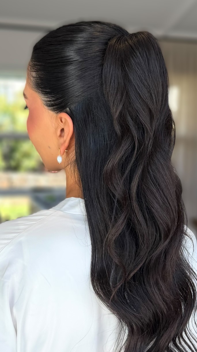 The most beautiful bridal half up/half down for brunette hair on bride LEYLA by @bridalglowco LAUREN 👏
LAUREN is one of our senior bridal hair AND makeup artists who is conveniently based in the Southern Highlands close to many incredible venues. To see if she is free for your date please get in touch via the link in our bio 💕