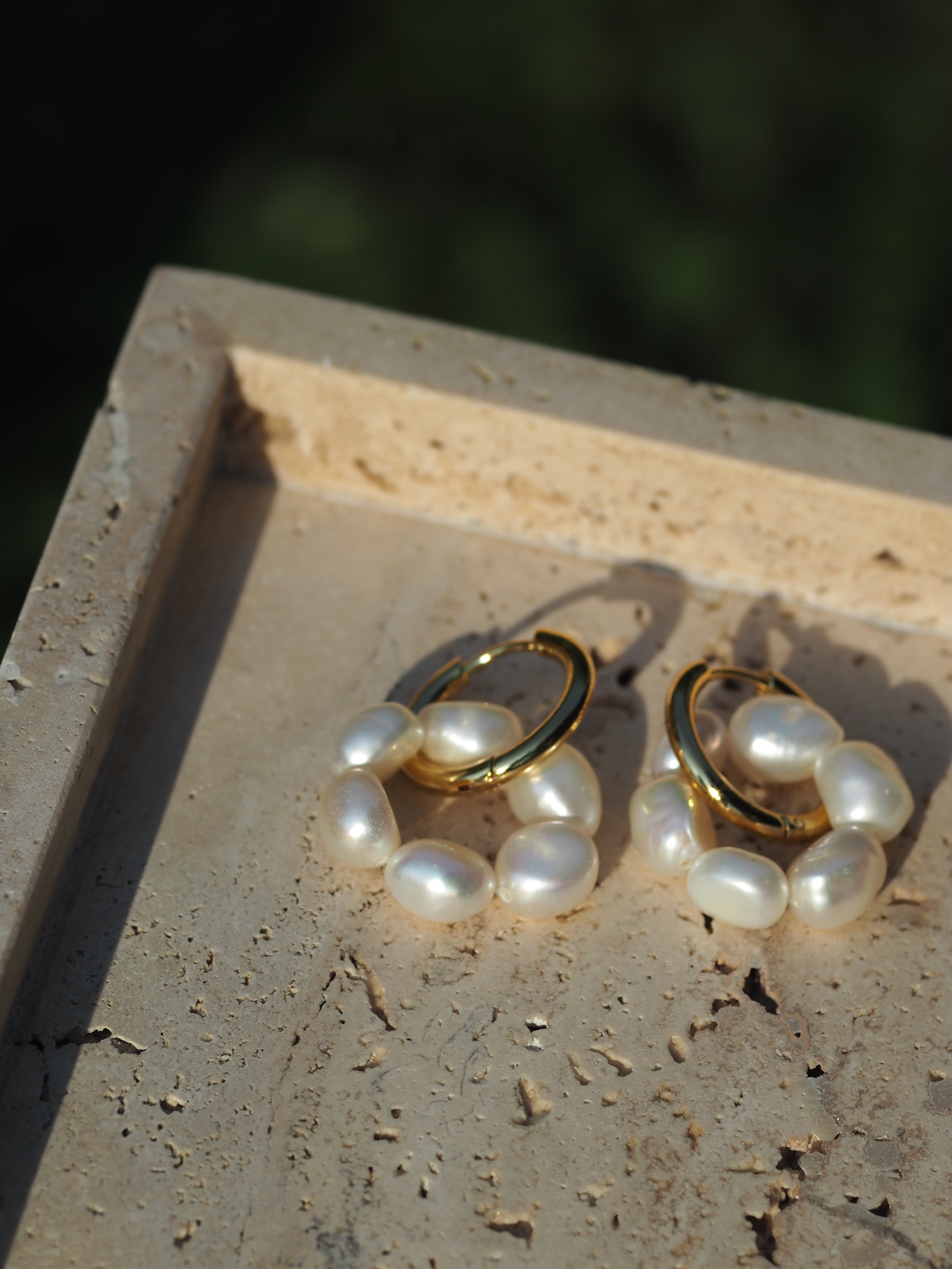 GERTI 🤍
Die perfekte Ergänzung zu deinem Dirndl 💗 Jetzt online vorbestellen oder ab 5. direkt online kaufen!
#tracht #perlenschmuck #süßwasserperlen #kreolen #salzburg