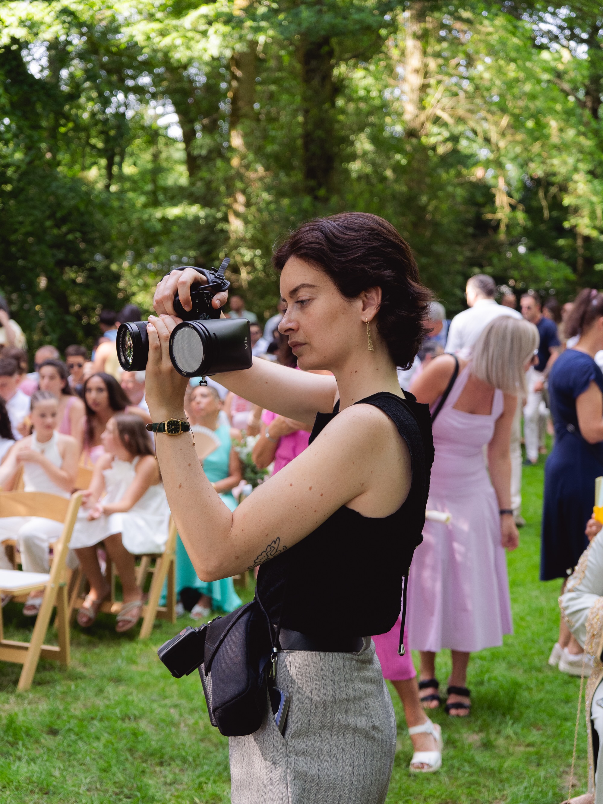 Petit méli-mélo de photographe en action ainsi que quelques images du mariage de S+B du début de la saison 💛
Ils étaient beaux, il faisait chaud, une mairie bondée, un groupe de 280 personnes super discipliné, une ambiance multiculturelle qui m’a bien fait danser et des discours courageux et touchants. 🥂
@chateau.barthelemy
Merci Nickolas pour les portraits 📸