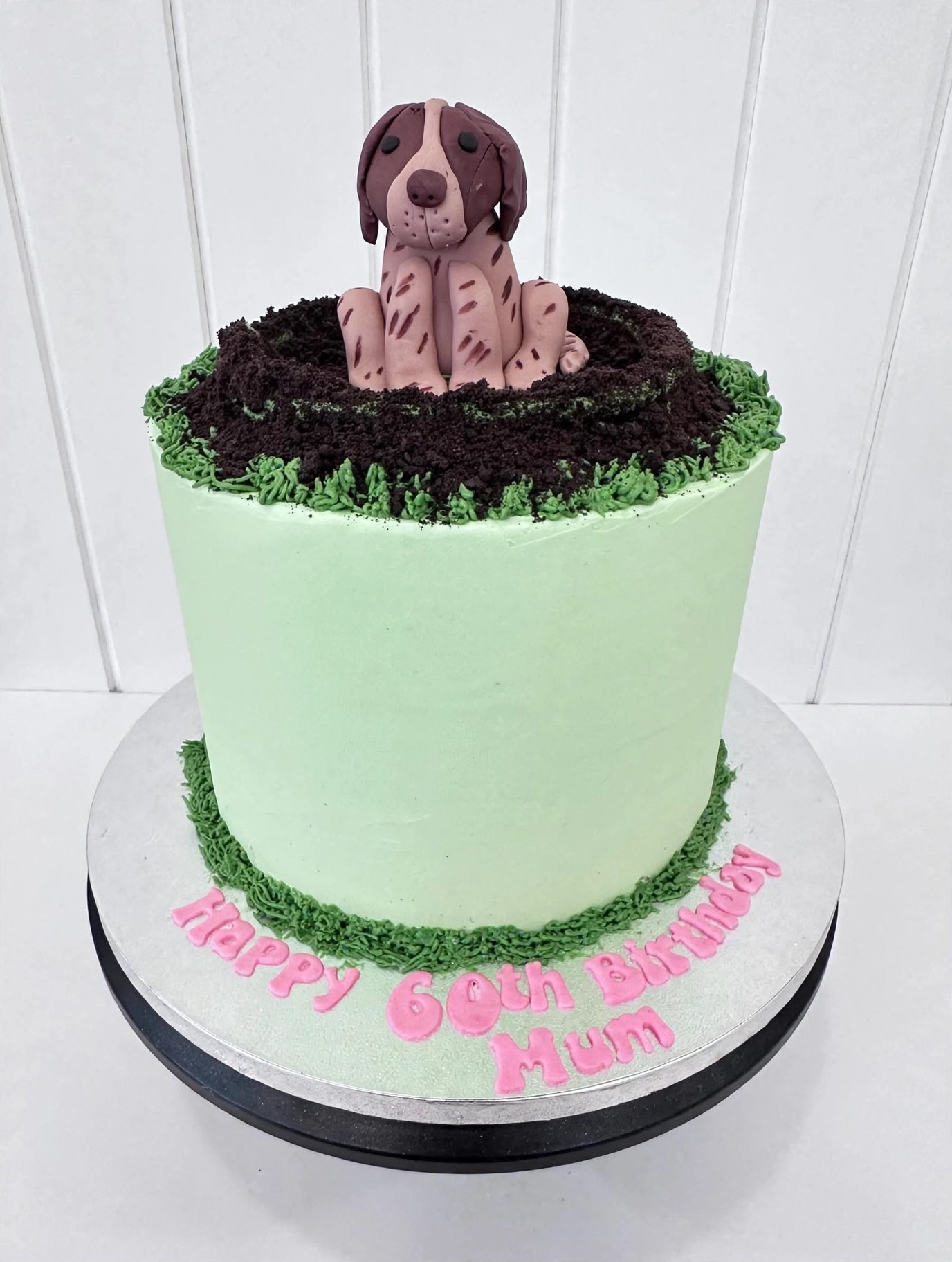 This weekend started with a cake collection which was for a very special birthday, the cake & cupcakes were carefully designed and collected by the children of one lucky lady 🐶🐾
I then got down to some DIY in preparation for the new cake studio ✨
Before dashing off on Sunday for 10 days of sun ☀️
Pool & BBQ = relax before the madness starts in September.
I even woke up early enough to catch the sunrise 🌅