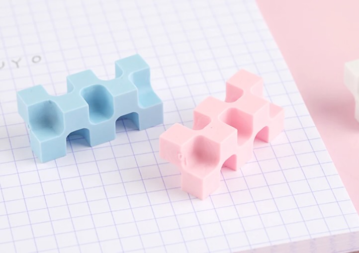 ✏️ Small eraser, award-winning design! ✨
Meet the Kokuyo Kadokeshi Eraser — a clever Japanese stationery classic designed with multiple corners to help you erase exactly where you want.
🏆 It received Japan’s Good Design Award and was exhibited at the Museum of Modern Art (MoMA) in New York as an example of outstanding everyday design.
Size: 50x20x20mm
Material: Styrene elastomer resin (synthetic rubber)
Brand Origin: Japan🇯🇵 (Kokuyo, Japan)
💡 Why you’ll love it:
• Unique design with 28 usable corners
• Precise erasing for small details and fine lines
• Soft, clean erasing with minimal residue
• Ideal for students, artists, designers, and everyday writing
• Award-winning design that turns a simple eraser into something special
🚚 Free UK shipping on orders over £50
🎉 Use code FIRSTORDER for 5% off your first order
🔗 www.cravelholic.com (link in bio)
#cravelholic_stationery #Kokuyo #Kadokeshi #GoodDesignAward #stationeryaddictuk