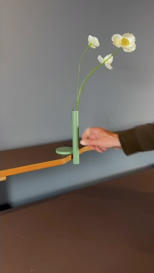The add-on vase #ADDELE : Another #symbioticdesign by @studiohilgers
Available soon @monomalist.de
#vasedesign #michaelhilgers #berlinerbock