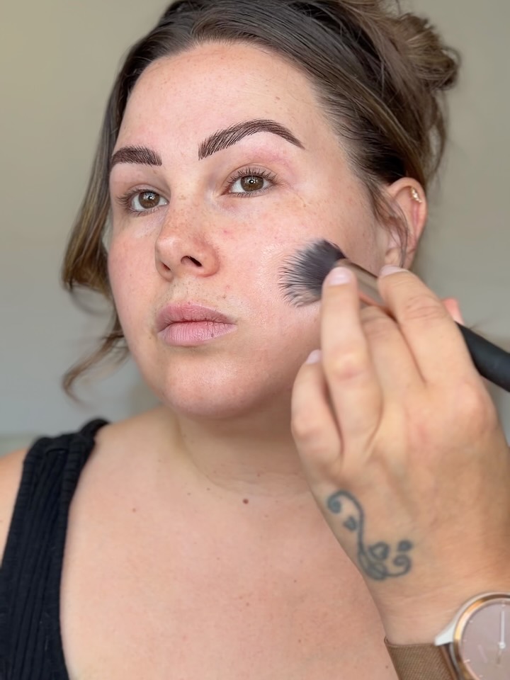 A quick day routine / GRWM 🤎
This took 11 minutes, zero fuss.
Here’s how I build my day look that photographs beautifully and still feels like skin 🤍
Perfect for anyone who wants “done” without looking “done up.”
Save this one for later, you’ll want to look back!
#GRWM #DaytimeMakeup #MakeupTutorial #BridalMakeupArtist #NeutralMakeup