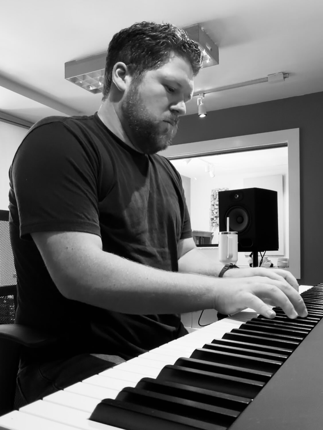Finally! I’m officially back at the studio after almost 2 full years. In fact, the last time I recorded here was the day after I was laid off from my full-time job. It was because of that drastic life change that the means to keep recording dried up, which is what led to such a long hiatus. Those closest to me know the hills and valleys that laid between that day till now - but God! Looking back, I can see how even through that tough season, God directed my steps and orchestrated so many moments to help me grow in my walk with Him, and to help connect me with likeminded people and musicians who have become such amazing friends. By His grace, I’m not only back in full-time work but also have partnered with @david.coate at Turning Point Studios and @faithinmusicfoundation to help bring this Dare To Believe project across the finish line 🙌 Stay tuned for more exciting news as we get closer to the full album release!