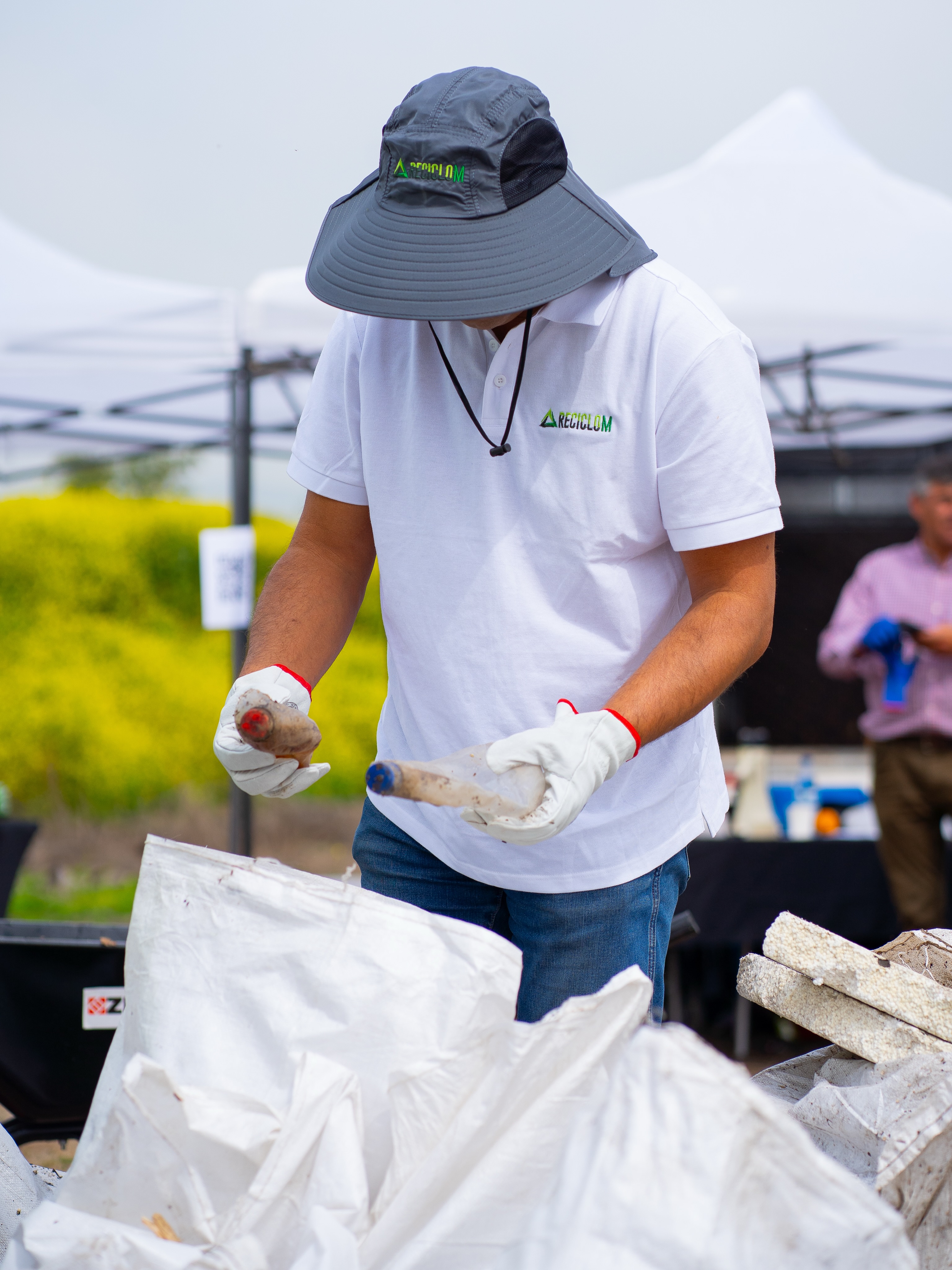 ♻️ Segregar correctamente es el primer paso para una buena gestión de residuos.
Separar los materiales según su tipo permite facilitar su manejo, valorización y posterior reciclaje.
Una correcta clasificación desde el origen hace la diferencia. 🌱
#segregaciónderesiduos #gestiónderesiduos #reciclaje #economiacircular