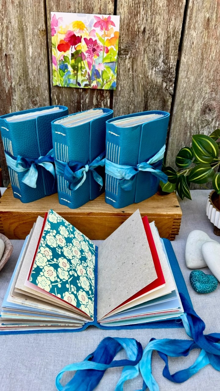Teal Blossoms Storyteller Journal is back! 💙🌿
This pretty Hypatia Storyteller sold out quickly, but I found a few more sheets of that gorgeous paper and was able to make just a few more...
Japanese Chiyogami blossoms • Handmade lokta • Hahnemühle Bugra • Fabriano Tiziano
A beautiful place to gather the things you want to remember.
Available again on the website and coming with me to the Vineyard Artisans Festival, Thursdays & Sundays at the Grange, 10–2.