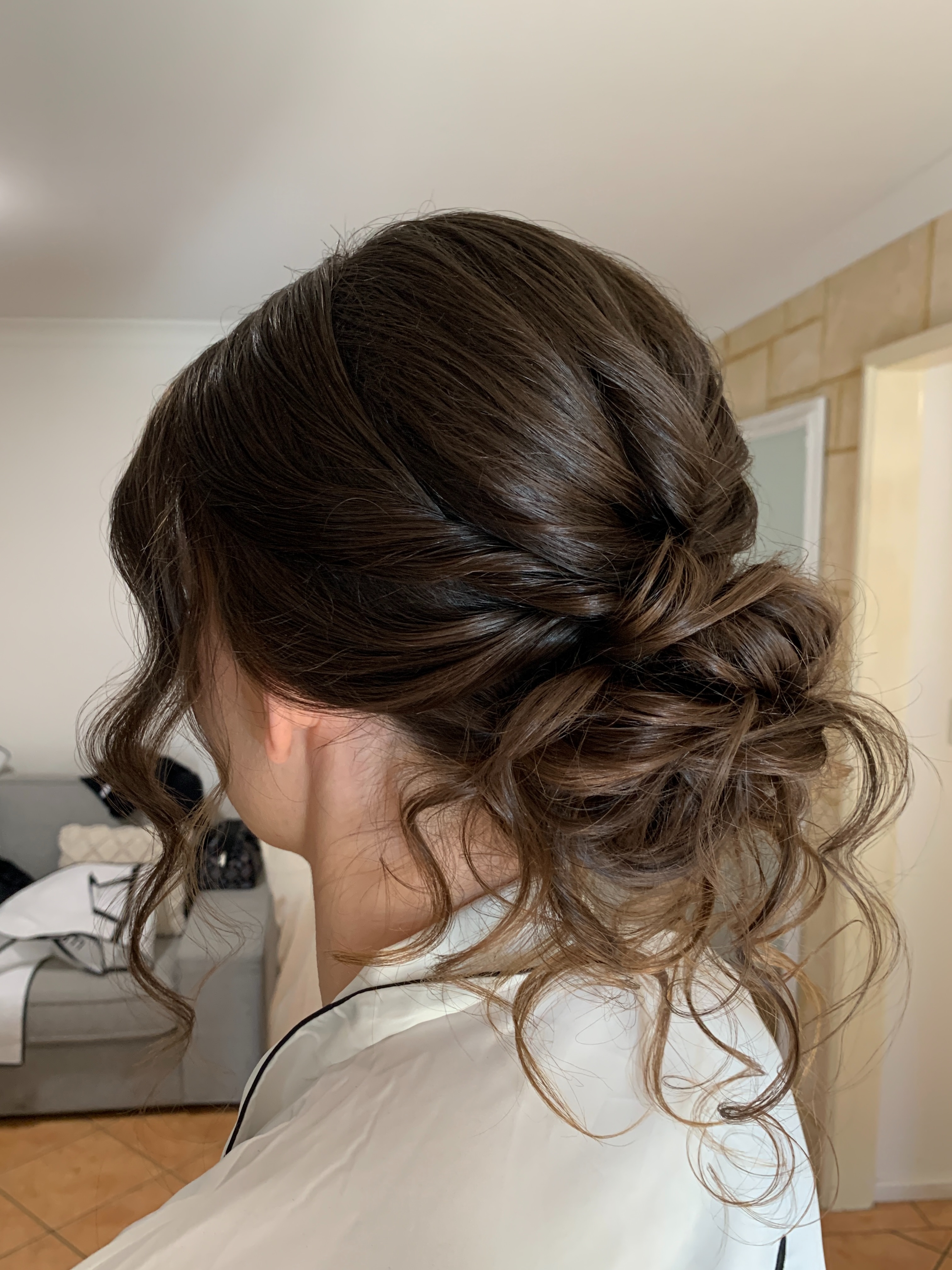 Can I do that style with my fine hair?
With the right techniques… absolutely. 🤍
I’ll always tailor the style to suit your hair type, texture, and the overall look you’re wanting to achieve. Sometimes that might mean using padding or extensions (blended seamlessly 😉) to create the fullness and support the style needs.
You’d be amazed what’s possible when we’re not just relying on hairspray and hope. 😅
🤍 A fellow fine hair girlie
Swipe to see the before ✨