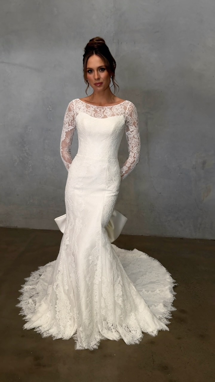 Illusion necklines are back! Skip the fuss of layering boleros with this stunning lace gown complete with a keyhole back, corset and boat neckline illusion top.
Bridal, show stopping and definitely a wow moment.
.
.
#designingtheday #jacksullivanbridal #weddingdress #2027bride #bridalstyle