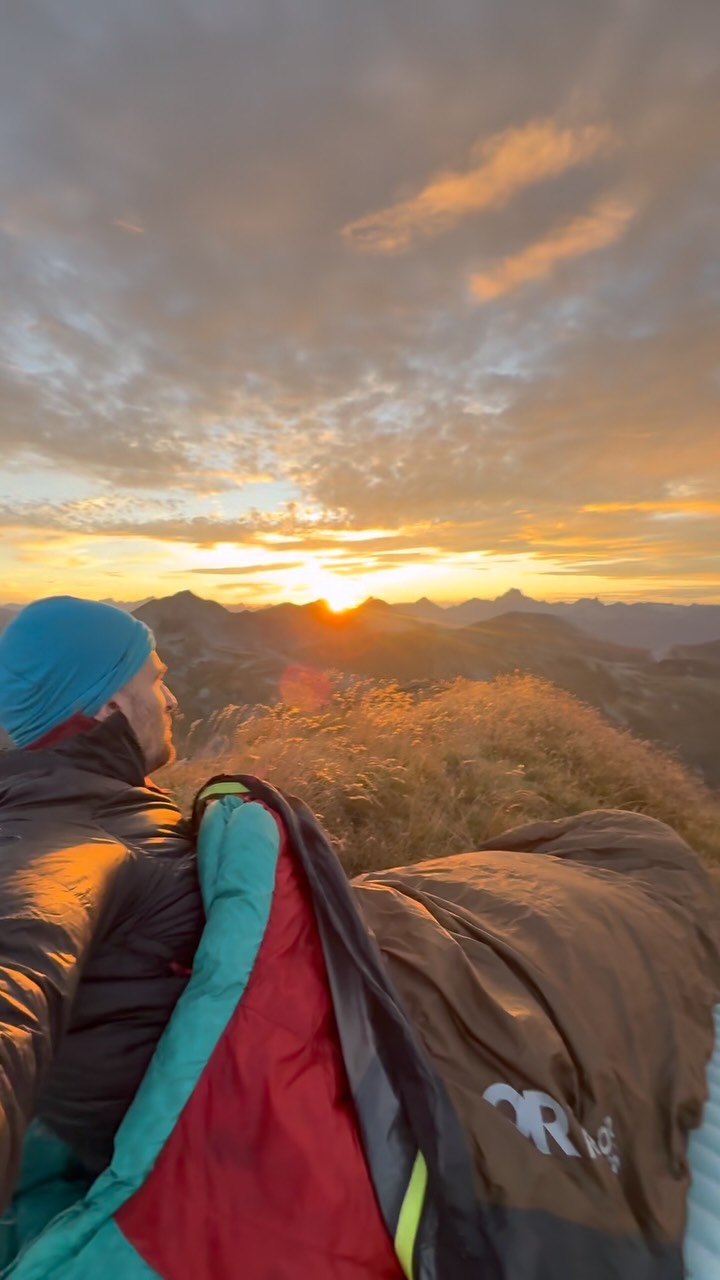 abgelegenes Gipfelbiwak ⛰️🇨🇭⛺️ mit weitläufiger Gratwanderung
Es gibt auch in den Schweizer Alpen noch sehr abgeschiedene Orte, die nicht durch Strassen oder Bergbahnen erschlossen sind, wo aber auch der Aufwand hinzukommen dementsprechend höher ist !
#biwak #gipfelbiwak #swissalps🇨🇭#outdoors #wilderness