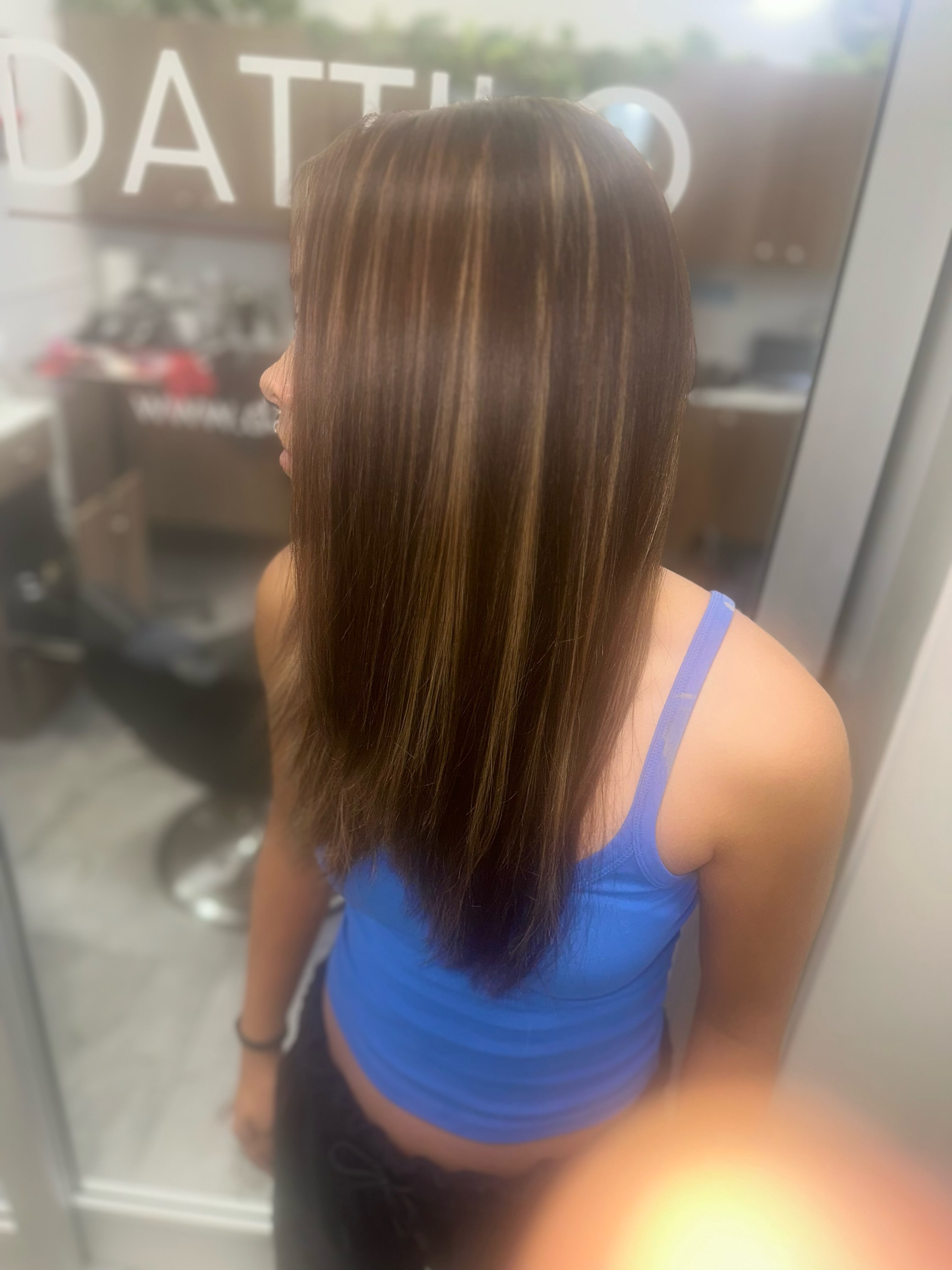 Caramel hi lites with all the contrast. This look gives you maximum contrast while keeping everything soft and luxurious #dattilohair#goldwellapprovedus #swartzkopfblondeme #inshapefitness#moonshotsbranford