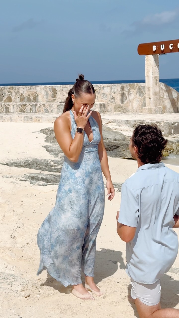 A love story written in paradise 💍
A beautiful proposal at Buccanos, surrounded by turquoise waters and the magic of the moment. 🌊
www.mikndrik.com
🤍 #cozumel #cozumelphotographer #buccanos