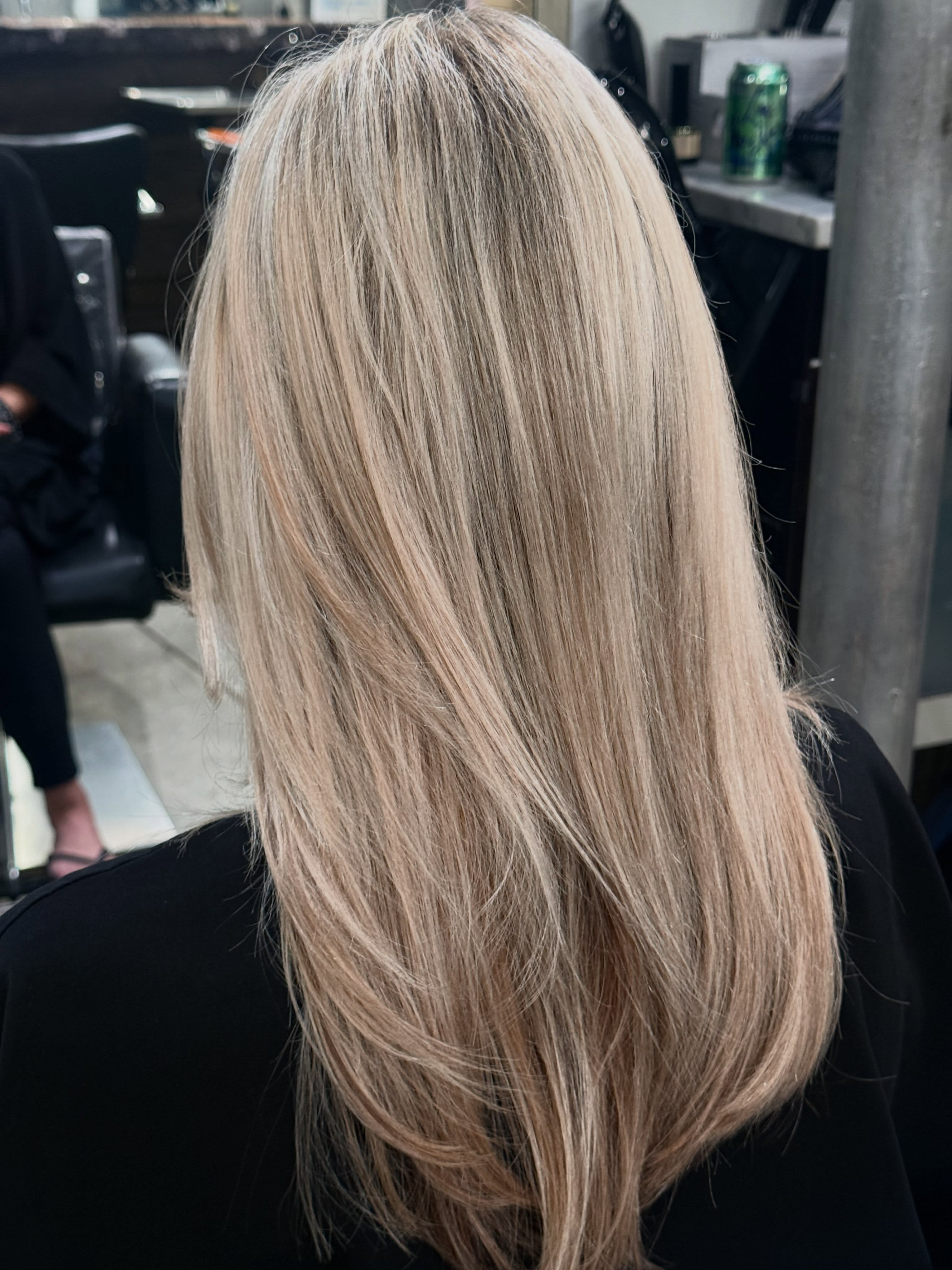 A bright, cool tone, grey blended blonde created by Missy, @hairbymissyc ✨
.
.
.
#guilfordct #guilfordcthairstylist #guilfordcthairsalon #ctshoreline #ctblondespecialist