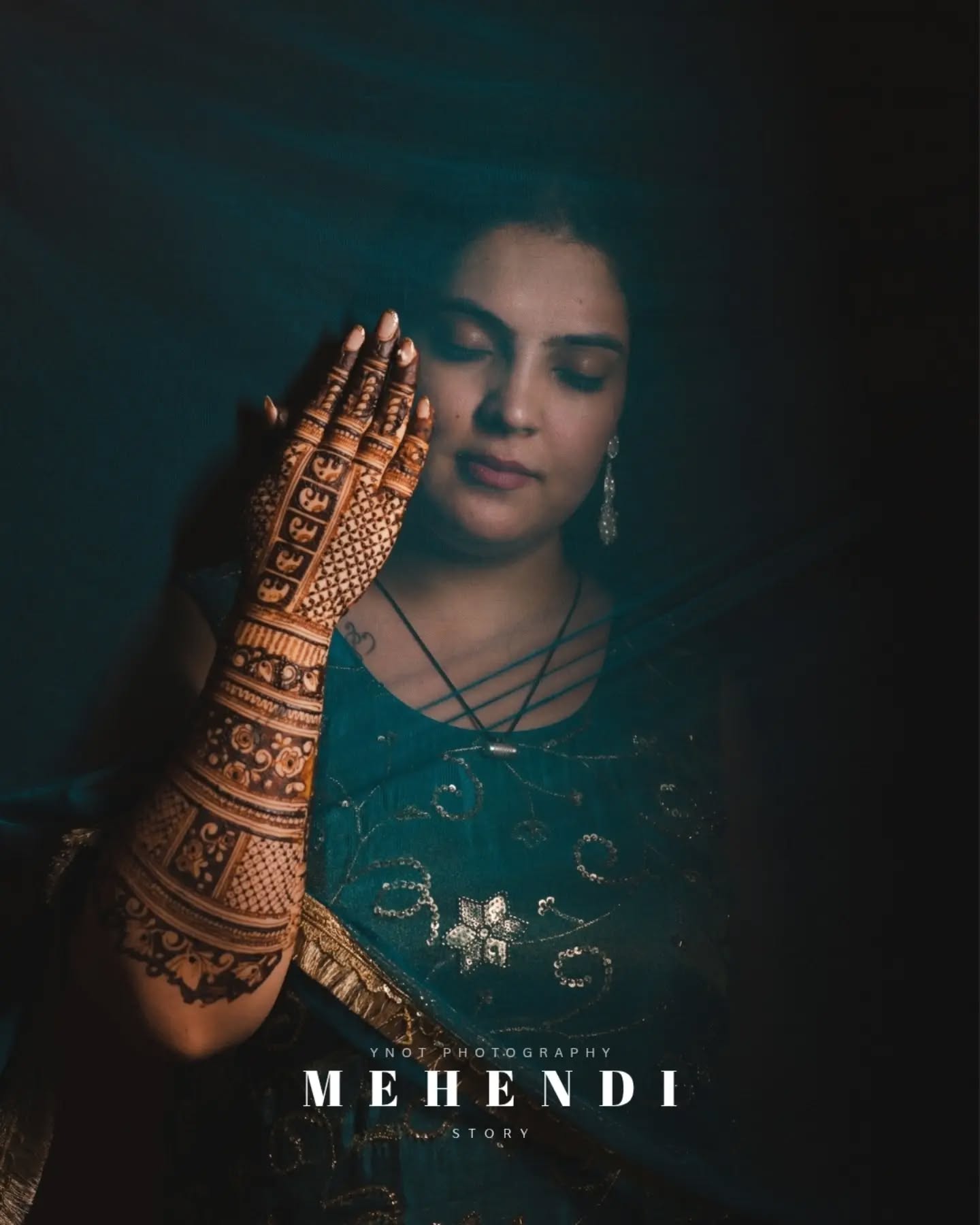 MEHENDI STORY !
.
.
.
Shot by: @ynoteventplanners
Shot with: @sonyalphain @sonyalpha
Makeup: @sofiajasminemakeup
Decor: @handcraftevent
Venue: @metroclubresortcbe
.
.
.
#candidphotography #mehndiphotoshoot #weddingphotography #bestweddingphotography