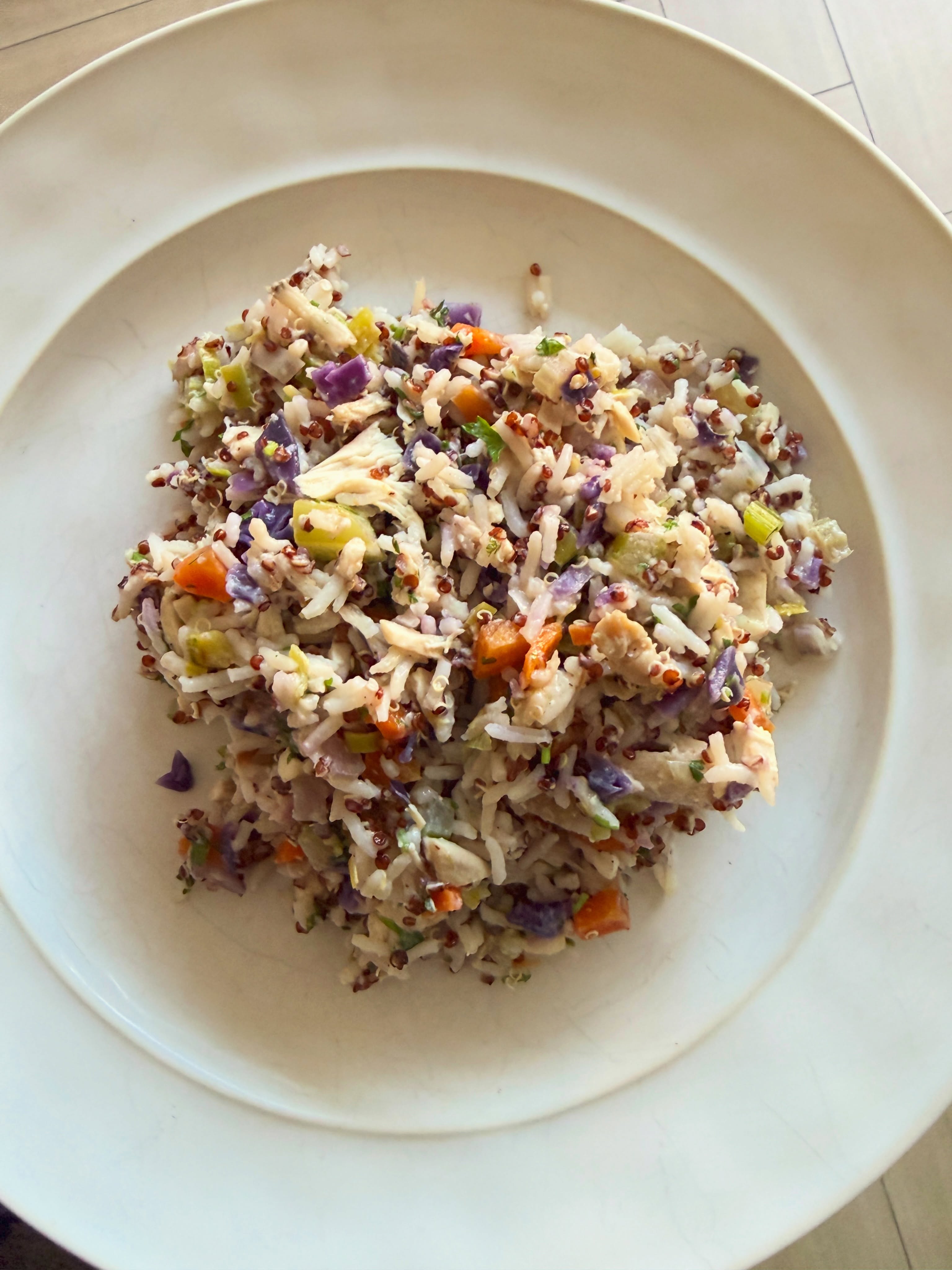 Make a rice and veggie dish with roasted chicken and then toss in a Parmesan béchamel sauce. Quick and flavorful. #cookingtip .
.
.
.
.
#bootsforbreakfast #americanchefinholland #dutchlife #recipe