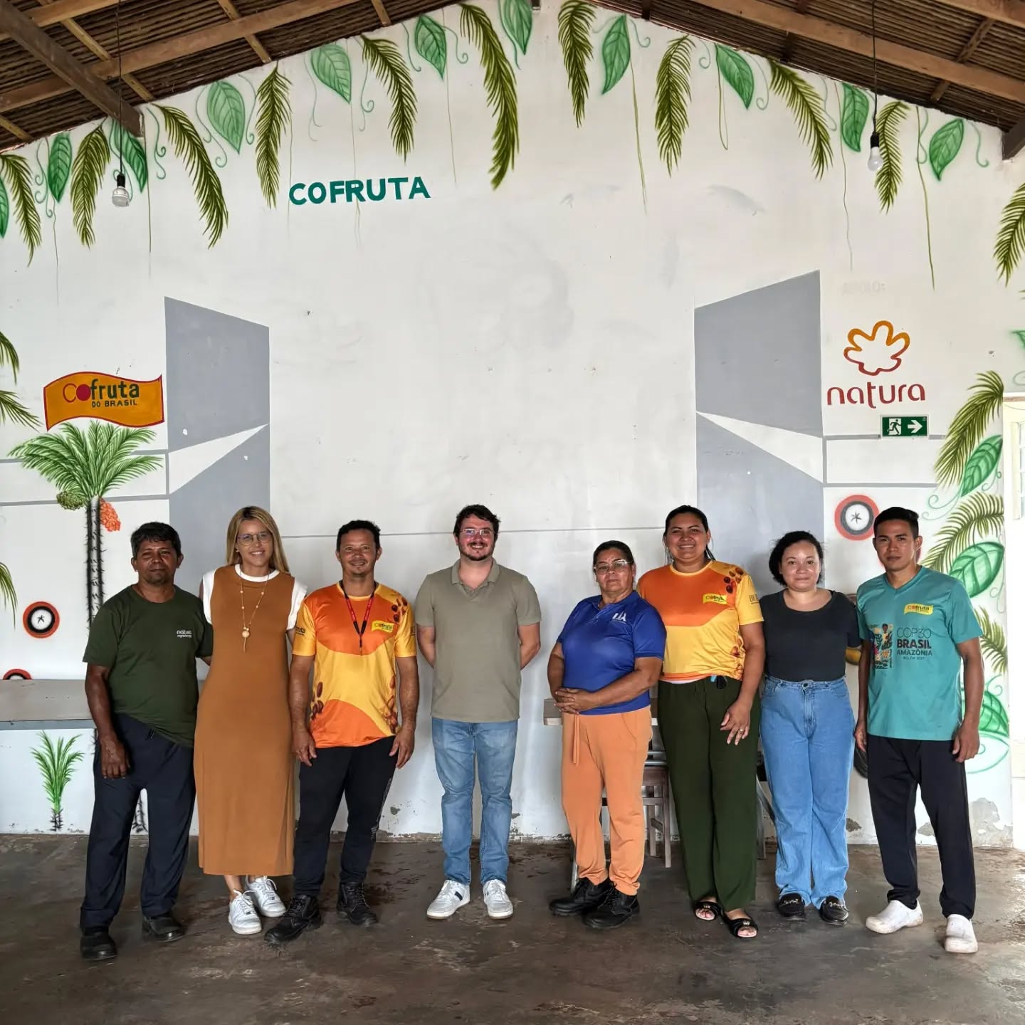 Uma honra conhecer de perto a @cofrutadobrasil
Uma organização comunitária pioneira na Amazônia na produção de produtos sustentáveis. Evolução junto dos conhecimentos tradicionais, rastreabilidade e novas tecnologias.
Dá orgulho de ver a potência da organização do coletivo quando se tem propósito. Com base no cooperativismo, troca de saberes e parcerias que levam mais longe, como a GIZ, Natura e outros atores.
Somos gratos por esse momento e por poder enxergar juntos um mundo melhor e mais justo 💚🌎🌳