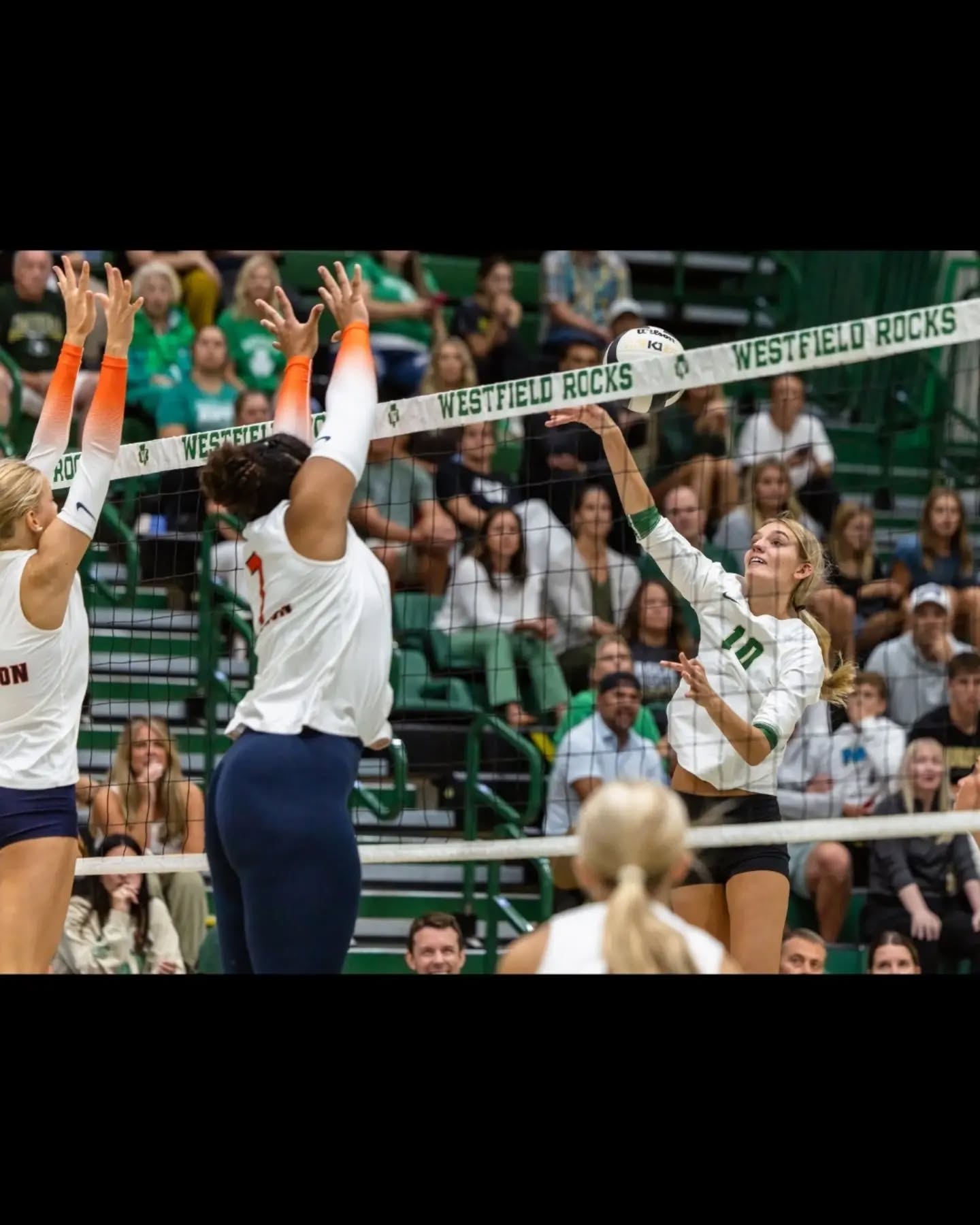 Nothing like the first Volleyball game of the season to totally humble you and make you wonder if you have any clue what you're doing! 😂
Still glad to be back courtside for the start of the season! The Shamrocks moved to 4-1 on the season with a win over the Raiders in three straight sets, 25-15, 25-11, and 25-20. Congratulations to the Shamrocks!
@westfieldgirls.vb
#indianahighschoolvolleyball #indianavolleyball #highschoolvolleyball #sportphotography #highschoolsportsphotography