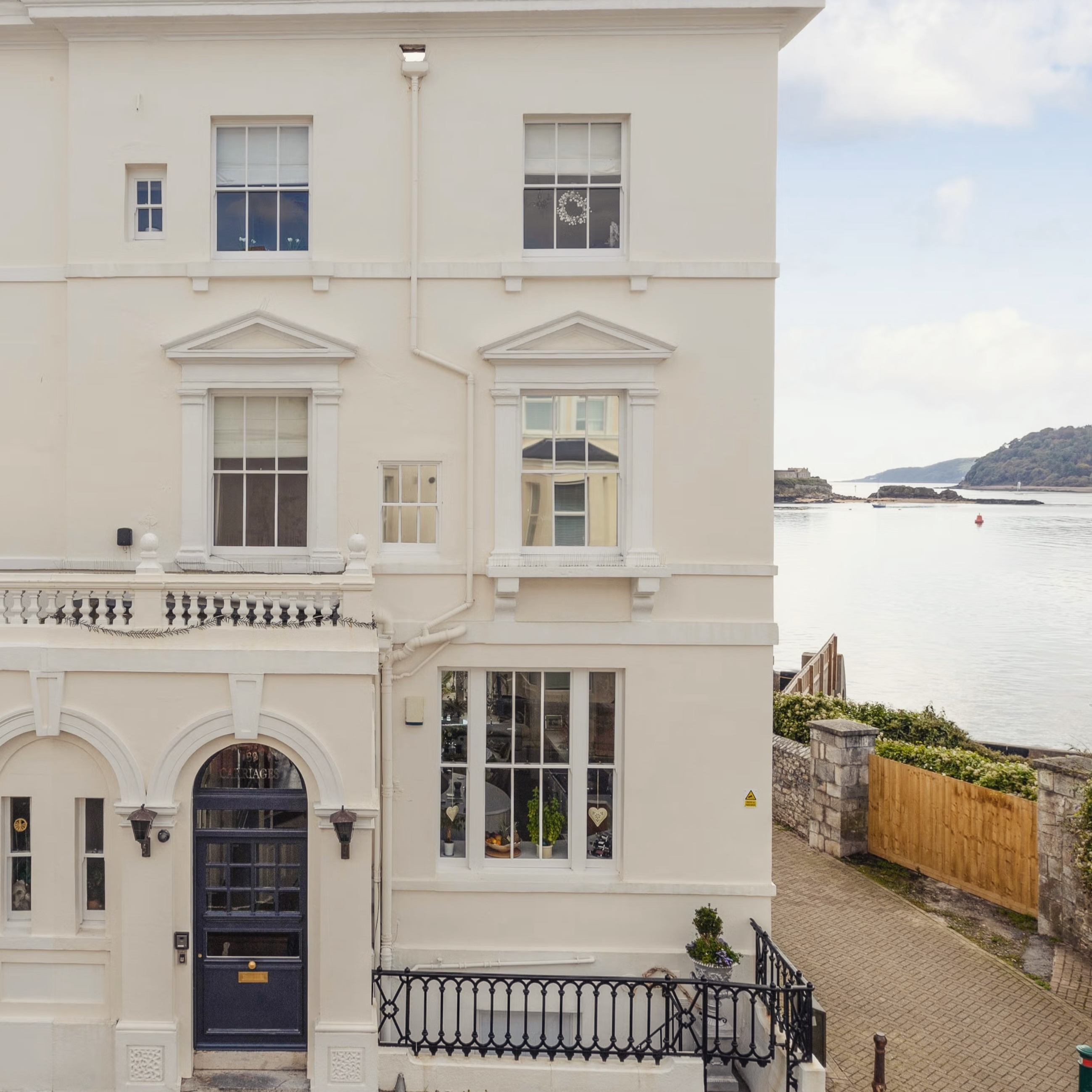 The prominent connection linking Georgian architecture and Plymouth's waterfront is George Wightwick (1802–1872), the historic architect who shaped the iconic look of Plymouth Hoe.
Partnering with John Foulston, Wightwick took over the city’s top architectural practice and designed The Esplanade on the Hoe, a defining row of classically elegant houses overlooking Plymouth Sound.
His work laid the foundation for the area’s grand architectural identity, transitioning Plymouth into a fashionable destination long before it earned its modern moniker, Britain’s Ocean City.❤️
#oscarandpatch #britishinteriors #georgianarchitecture#plymouthhoe #britainsoceancity