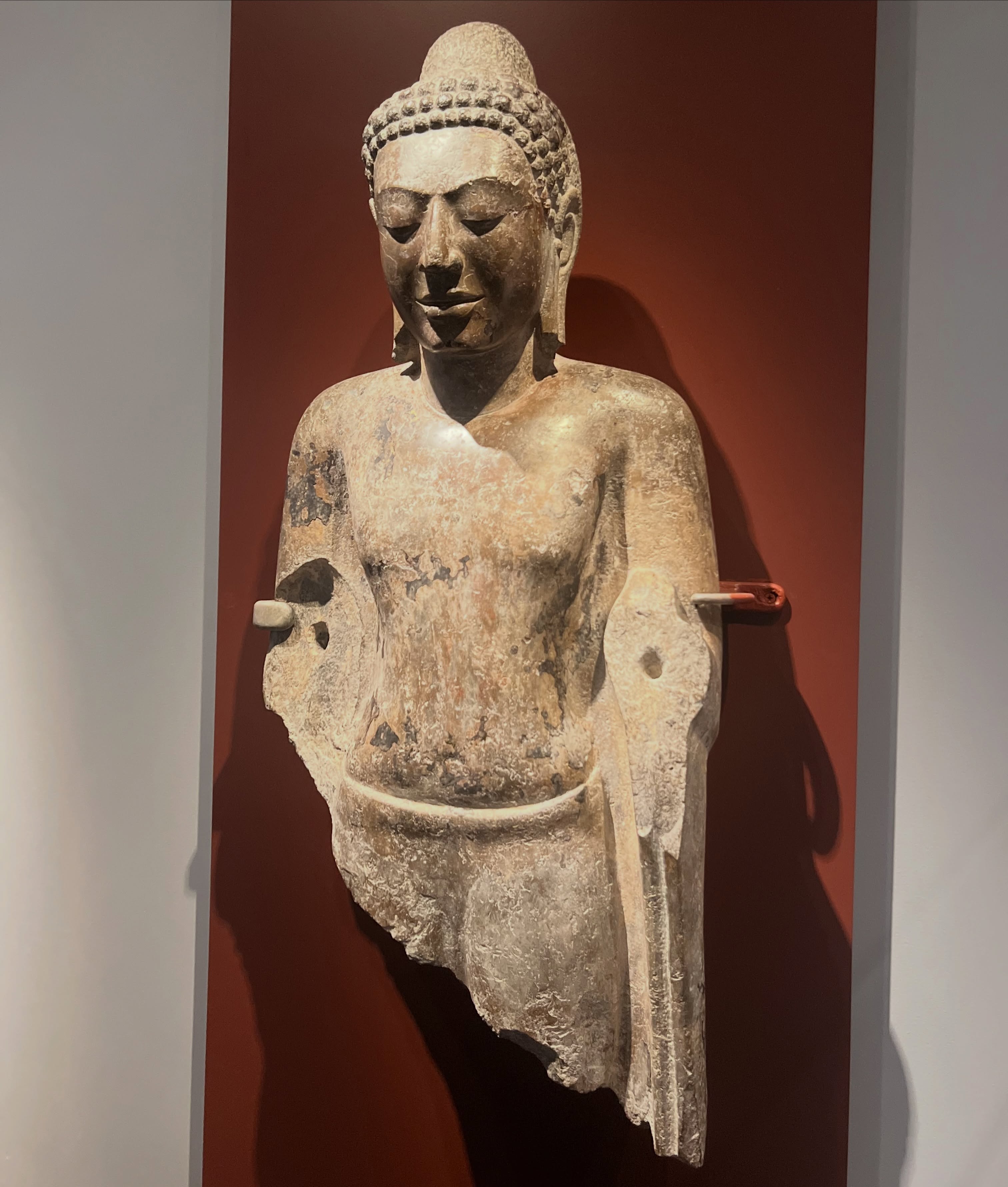 The Asian antiques at the Walters Art Museum are really a feast for the eyes, especially the Southeast Asian Buddhist sculptures. I don’t come across nearly complete Dvaravati pieces often and was so pleasantly surprised to find one here. 100% worth the drive from DC to Baltimore! Honorable mention for the uniquely colored Lai Nam Thong (Bencharong) lidded bowl.