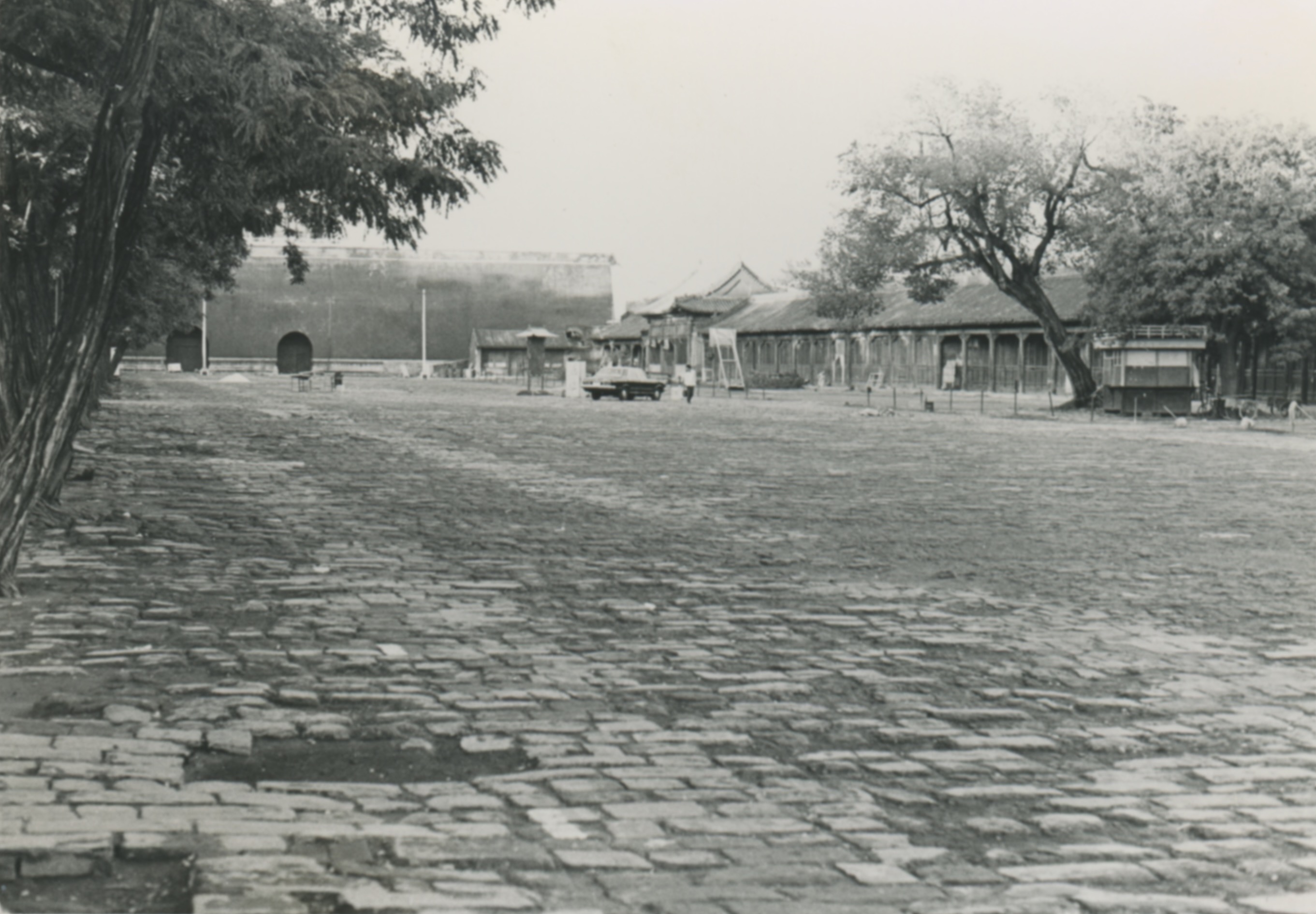 47 Chine 1980-1981, près de la Cité Interdite, Beijing, tirage ca 1982, 12,7 x 8,9 cm, photo M.A.©