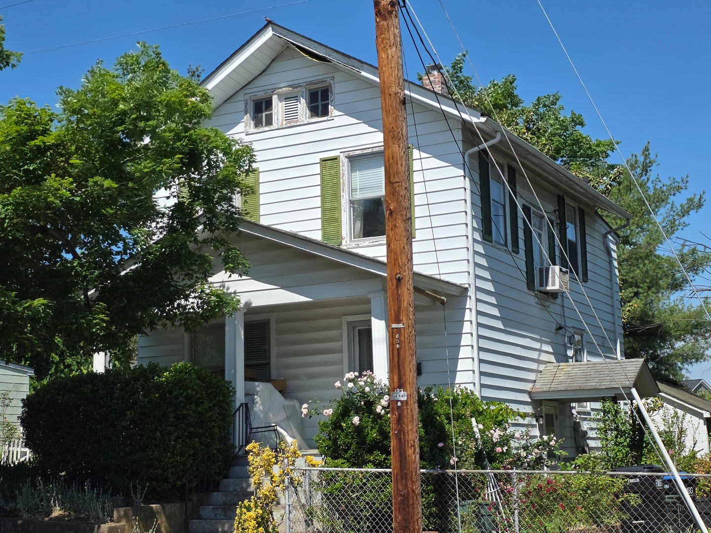 Coming Soon in Downtown Fredericksburg!
Watch as we rennovate this charming home ideally located just minutes from all the finest restaurants and shopping downtown has to offer.
601 Charlotte Street
3 Bedrooms / 2.5 Baths
2,136 sqFT
Join the waitlist today - call 540-706-3265!