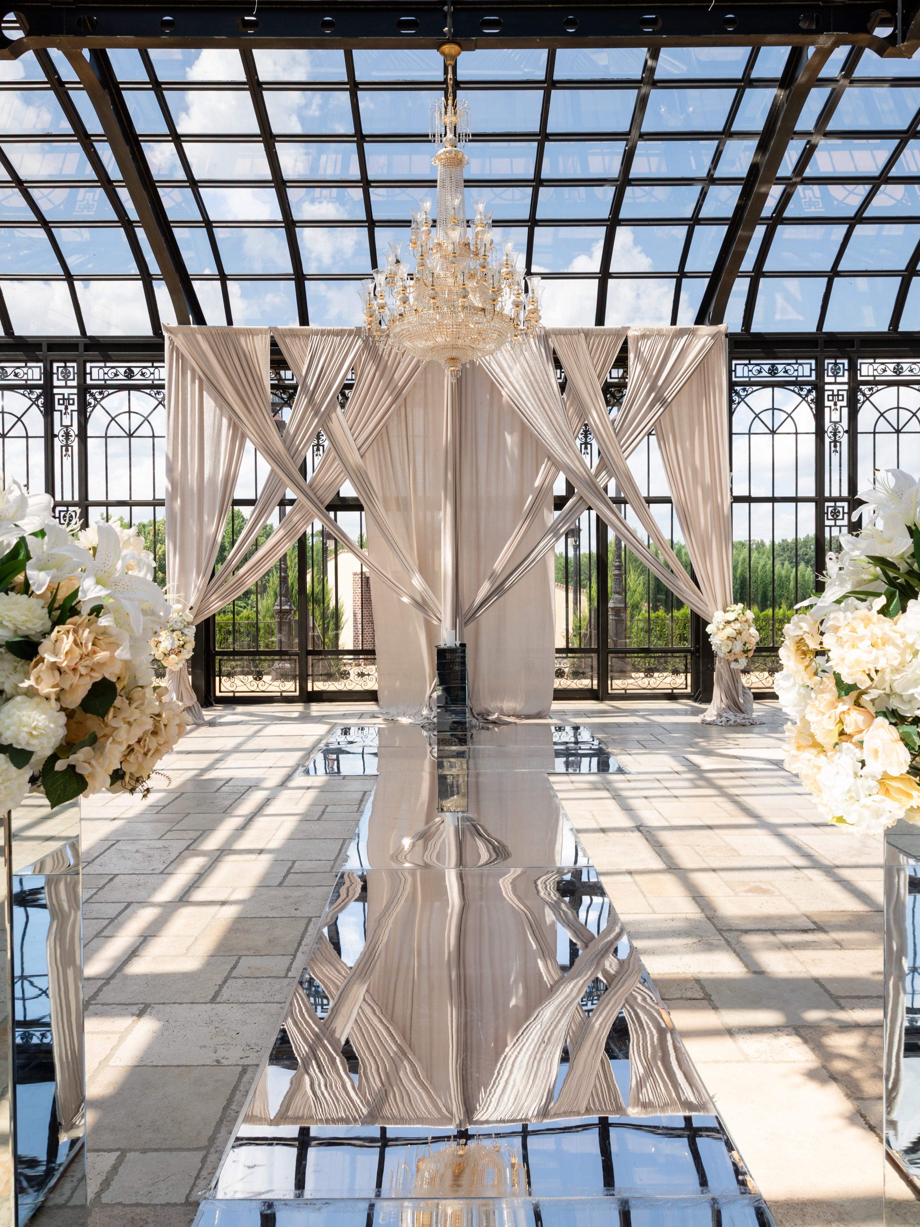 Clean. Refined. Elegant.
A timeless design where every detail spoke luxury.
@highvibes_____ Wedding Details
Photos - @antonioweaverphotography
Planning & Design - @toriwilliamsevents
Planning your dream wedding?
Let’s create something unforgettable ! 🤙🏽