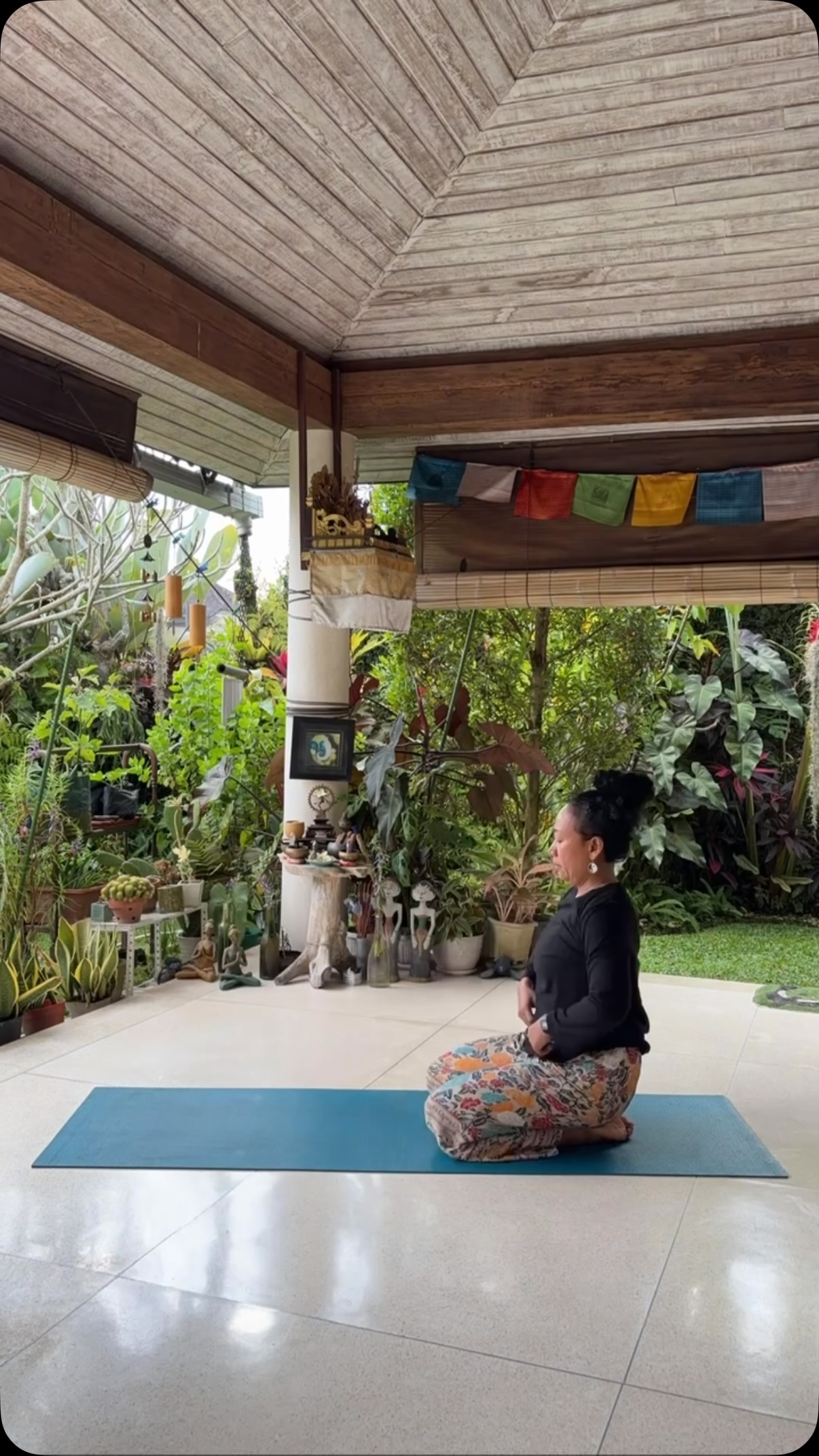 Beyond the asana.
A private practice combining asana, breathwork, and sound massage, designed to gently release tension and help you return to balance.
I'll be back from self retreat October 4, if you are looking for this type of this session, send me a message.
#yoga #movementismedicine #ubudyoga #ubud #localyogateacher