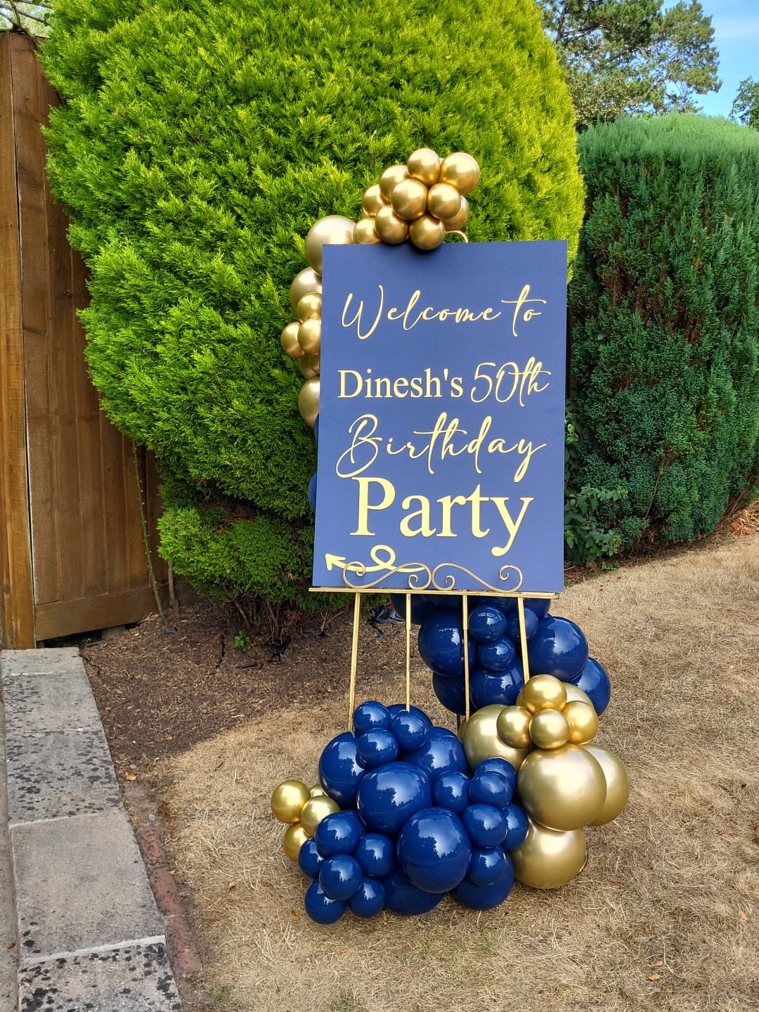 This way to the party
@decourceysmanor ๐
#balloonarch #cardiffballoons #sailboard #organicballoons