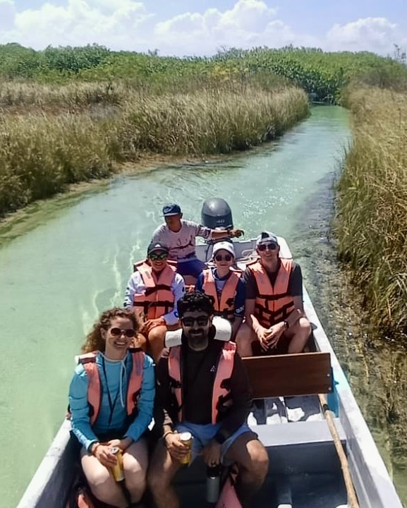 Okay, this is your sign to do the Muyil canals. 🌿💙
You walk through the jungle, hop into the ancient Mayan canals and just let the current take you.
No rushing, no crowds, just floating through the mangroves, listening to the birds and feeling like you’ve completely escaped everything for a couple of hours.
Honestly, it feels like one of those little Mexico moments you wish you could bottle up. ✨
Would you do this? 👀