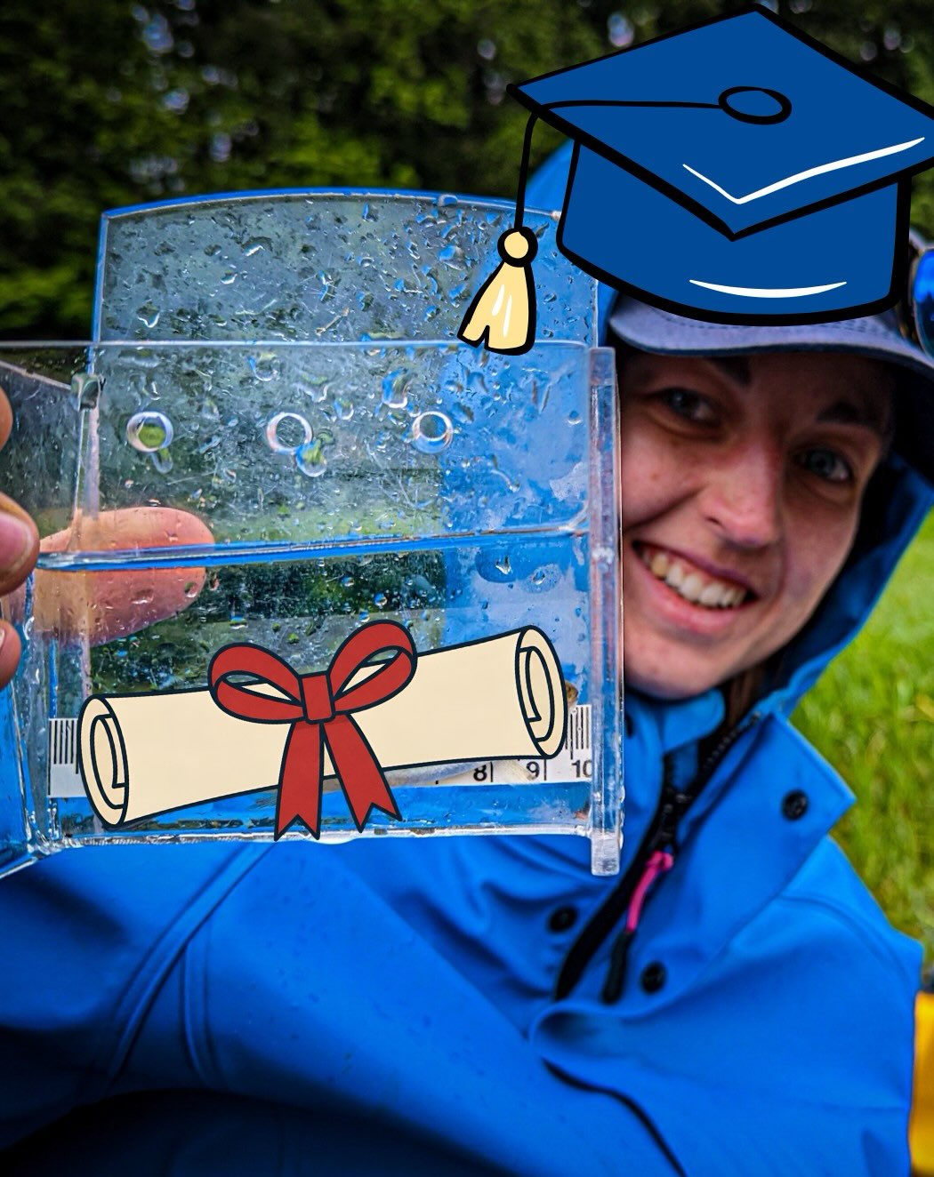 In late July, we celebrated Marta as she defended her PhD thesis! We are so proud of everything she has accomplished!🥹
Her thesis dove into the cumulative harm salmon face; caused by a myriad of stressors across their life cycle. She addressed key challenges this poses for understanding, predicting, and managing cumulative effects.
Congratulations Marta!🎉🎉