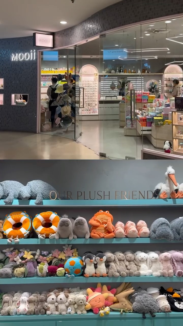 ✨ Discover the Jellycat display at MOOII, The Galeries! 🧸💛
From much-loved classics to new arrivals, our Jellycat collection is thoughtfully displayed for you to browse and discover your next favourite.
Visit us in Sydney CBD and take a look at our latest in-store display.
📍 MOOII, The Galeries
500 George Street, Sydney CBD
@mooii_aus 💖
#MOOII #Jellycat #JellycatAustralia #TheGaleries #SydneyCBD SydneyShopping