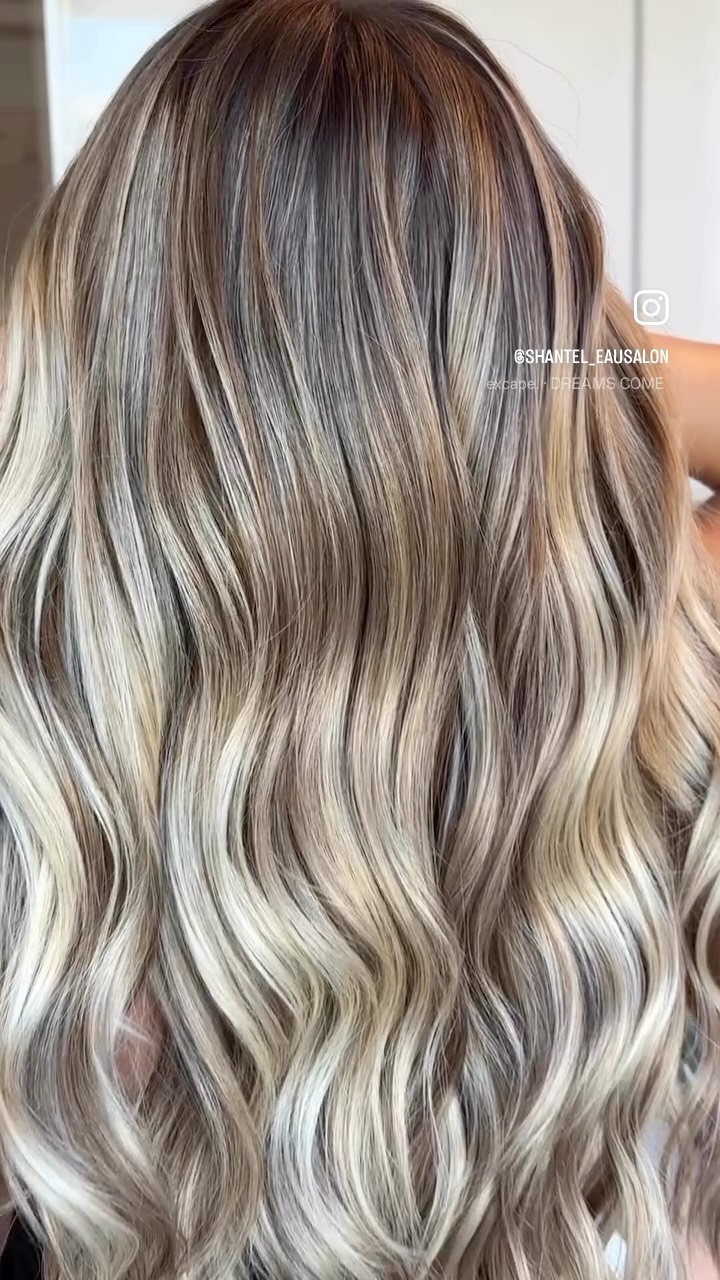 No more summer break for boring hair. Recess is over…bring on the color!
🎨 created by hair artist Shantel.
🔗link in bio to book your appointment.
#yqr #yqrhair #yqrhairsalon