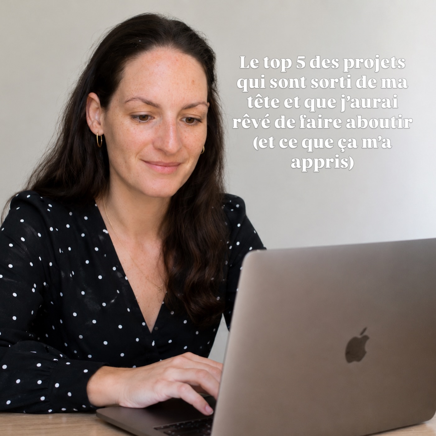 Le premier : écrire un livre mais le problème c’est que j’ai ouvert 15 Google doc avec 15 intrigues différentes et qu’une fois le plan détaillé j’arrive pas à écrire ✍️
> j’aime inventer, conceptualiser et organiser
Le 2e : créer des bijoux 💍 Je me suis régalée à Paris avec toutes les merceries disponibles… j’ai fait 10 modèles j’ai ouvert ma boutique etsy et j’en ai vendu un à une amie. Rideau 😂
> encore conceptualiser, créer des choses pratiques et adaptables
La 3e: une application de liste pour les anniversaires pour avoir seulement des cadeaux qu’on veut et aider nos proches à choisir… c’était sympa dans ma tête mais quand mon charmant mari m’a demandé comment je gagnais de l’argent avec ça y’avait plus personne 😜
> ça m’a appris que créer un projet et qu’il fonctionne était bien deux choses différentes, je dois pas avoir la fibre business
Le 4e : les livres pour enfant pour les aider à surmonter leurs peurs. Une histoire tous les soirs et hop ! Bon une fois le concept réalisé, le moodboard et les thématiques abordées ça m’a paru trop festidieux 🐻
> si ça me passionne pas et que ça va pas assez vite j’abandonne
Le 5e : le porte gourde parce qu’il y en a marre d’être bloquée dans le métro sans eau ou en ballade avec sa gourde dans la main non ? Mais j’ai clairement pas les compétences techniques pour réaliser ça : il aurait sûrement fallait contacter une usine en Chine mais là ça m’a perdu 😜