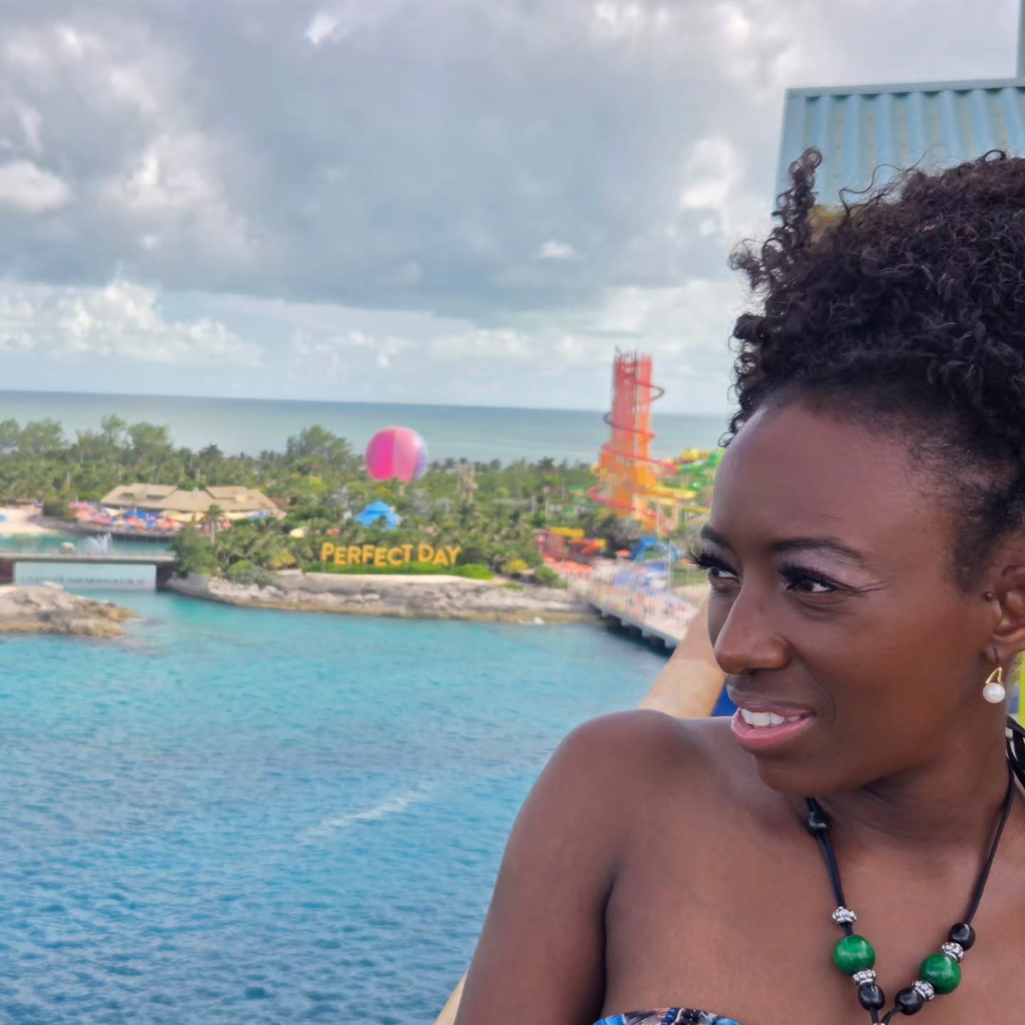 The night is still young (I have y'all know I have been getting up AFTER 6 a..m.) BUT....❗️❗️❗️
I wanted to say thank you 🙏🏾 to all the emails, texts, inbox messages (from many of my 37,000 Connections on LinkedIn) and calls.
Today has been special as I set out on my Obama year and the background of this first pic says it all....
#PerfectDay in Coco Cay 🍍🌴🥥