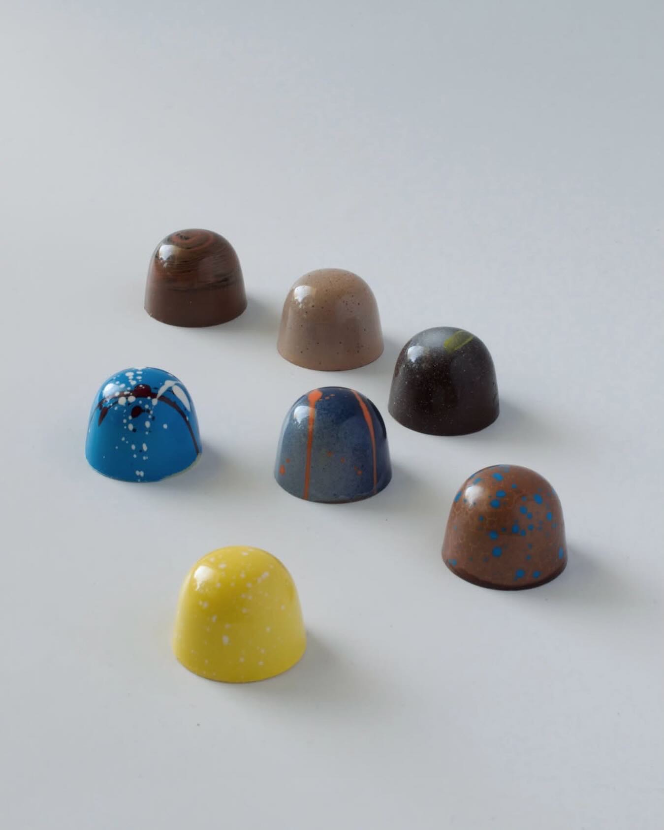 From @hygge_chocolates: We’ve been slow on socials, but not slow on creating new flavors. See what we’ve been up to on our website. Or come see us soon as we get back into Farmers Markets and events for Autumn!
.
#takeabiteofcoziness #bonbons #artisanchocolate #hygge #comfort