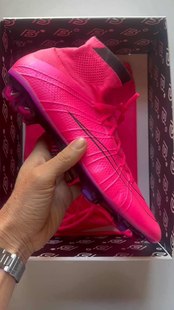 THE BOOT HUNT IS REAL. 💗⚡️
The Nike Mercurial Superfly IV from the legendary Lightning Storm Pack.
Hyper Pink. Black. Flyknit.
And now? Seriously hard to find.
One of those boots that looked outrageous when it dropped… and somehow looks even better years later.
The Superfly IV was one of Nike’s defining Mercurials — and this Hyper Pink colourway has become a serious collector’s piece.
We’ve just sold another pair, and this one is now on its way to another valued Bootsfinder customer. 🫡
That’s the thing about rare boots…
When they’re gone, they’re gone.
And finding another pair in this condition?
Not easy. 👀
#NikeMercurial #SuperflyIV #MercurialSuperfly #LightningStorm #HyperPink NikeFootball RetroBoots RareBoots BootCollector FootballBoots BootTok Bootsfinder