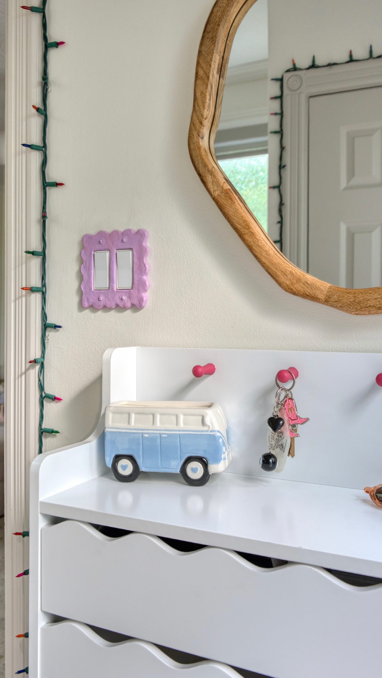 DIY clay light switch covers ✨
…because why not give the boring things a little personality!
#airdryclay #diycrafts #lightswitch #colourfulhome #diyhomedecor
clay, handmade, light switch covers, dopamine decor, pottery