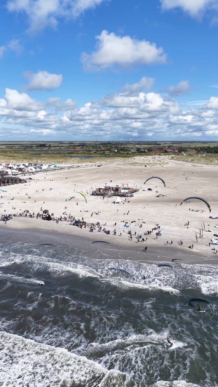 The @california.kitesurf.masters 2026 are a wrap! 🌊🪁
What an exciting event we had!
We experienced every kind of weather imaginable: from thunderstorms to brilliant sunshine. But most importantly, we had plenty of wind! 💨
That allowed us to complete a double elimination in every age division of the GKA Youth Kite World Championship.
Congratulations to our winners:
U14 boys: @niam_pro_kite
U16 boys: @tommy_borgi
U19 boys: @flyfinni
U16 girls: @alice_melesa01
U19 girls: Aya Kasabova
The testival was also a huge success, with more than 1,000 testers hitting the water! 🙌
A massive thank you to everyone who was part of this amazing event. We hope to see you all again next year! 🤙
📹: @sepp_brueckmann & @laurin_ressel
#vwn #stpeterording #gka #gkayouth #californiakitesurfmasters