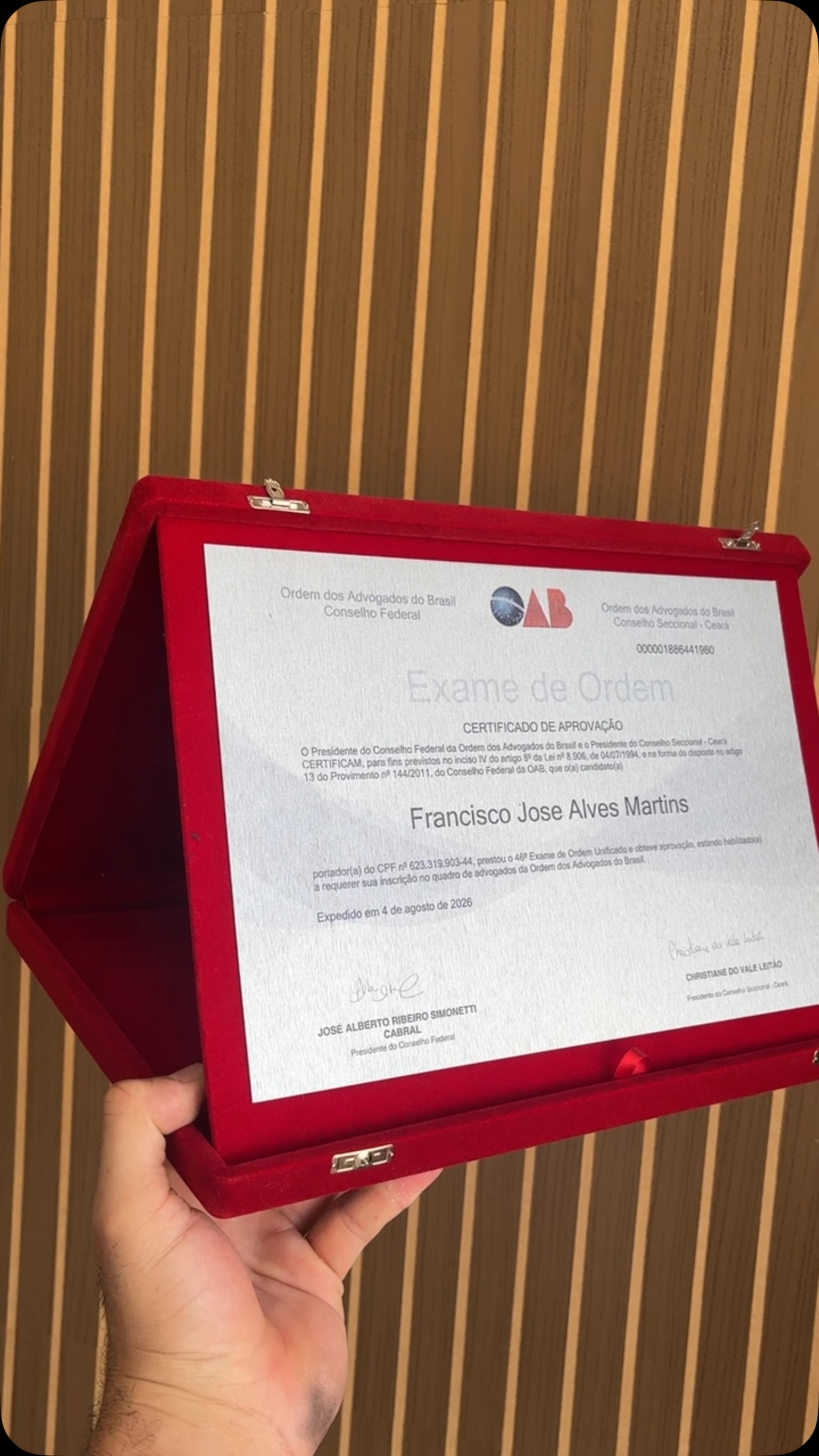 Belíssimo certificado de aprovação da OAB em estojo de veludo.
Placa 20x30.
Mais informações no WhatsApp 85 98624-9172