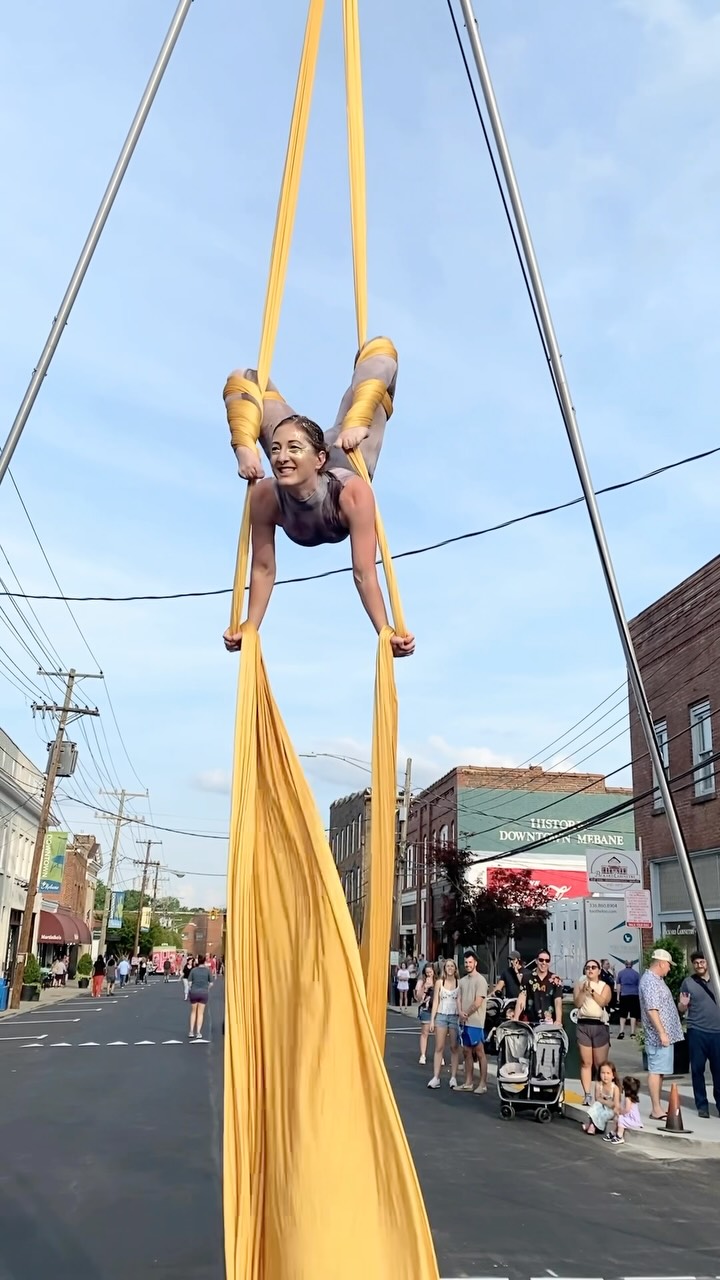 Our circus crew is performing for the @cityofmebane Halloween Spooktacular! Mark your calendars for Saturday 10/24, 10am to 1pm! Trick-or-treating: 1pm - 2pm.
๐๐๐๐๐
Upsiders: time to sign up to perform and start planning your act! Go to the Events link in our bio or upsideaerial.com/events to learn more!
#upsideaerial #aerialarts #aerialartist #aerialperformer #circusentertainment
