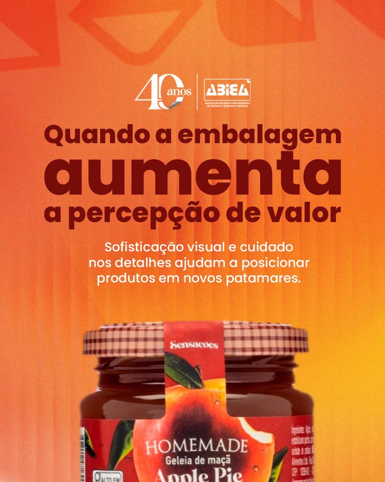 O que faz um produto parecer especial antes mesmo de ser experimentado?
Muitas vezes, a resposta começa pela embalagem.
A escolha de materiais, o cuidado com o design e a utilização de acabamentos diferenciados contribuem para transmitir exclusividade, qualidade e sofisticação.
Essa capacidade tornou os rótulos importantes aliados dos movimentos de premiumização observados em diferentes mercados, de bebidas e alimentos a cosméticos e produtos de cuidados pessoais.
Ao longo de quatro décadas, a indústria de rótulos e etiquetas ampliou as possibilidades para que marcas transformassem atributos de seus produtos em percepção de valor.
Porque valor também precisa ser percebido.
#ABIEA40Anos #Premiumização #Embalagem #RótuloseEtiquetas
