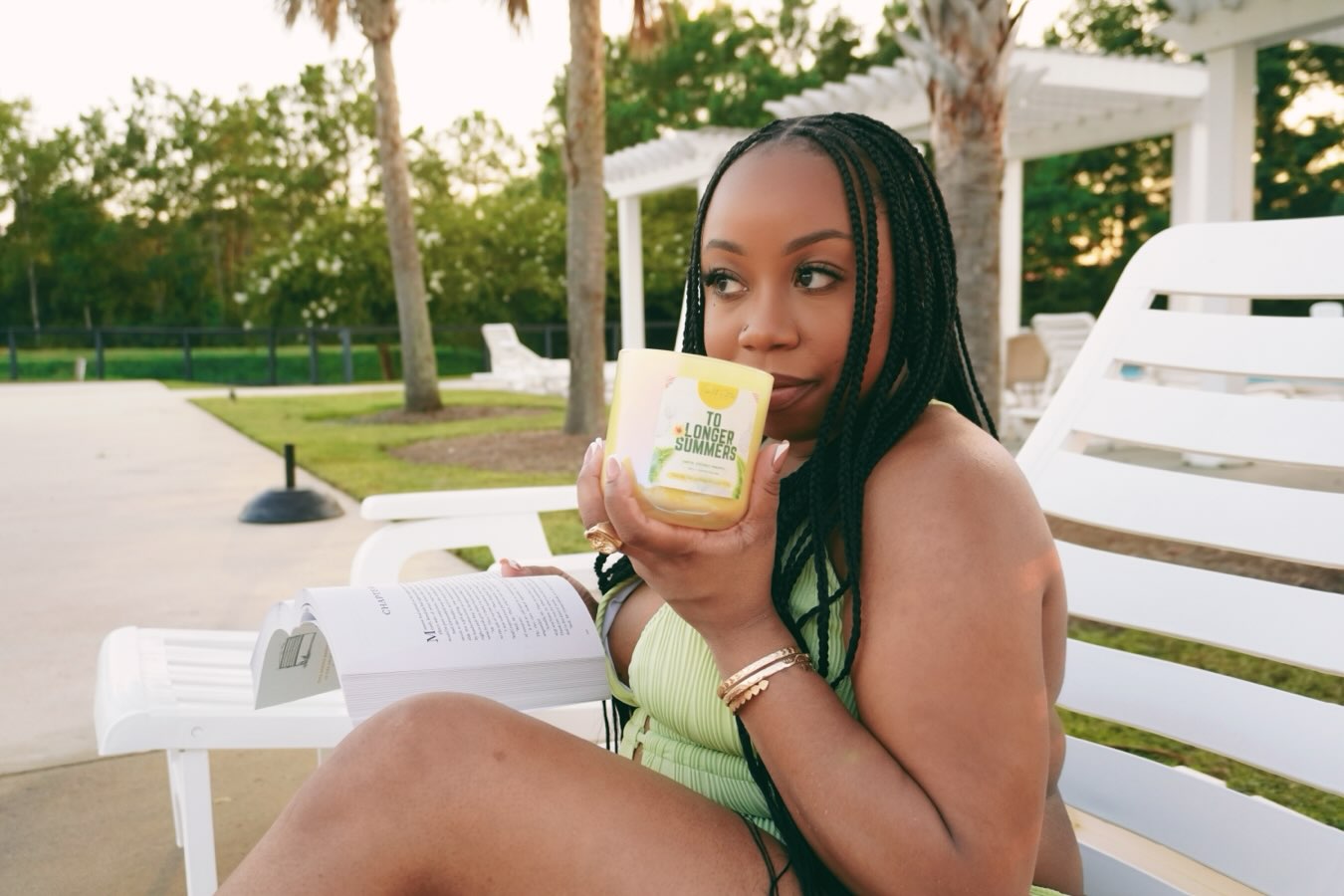 Literally obsessed with my friend’s new candle. I know I’ll be needing another one soon the way I’m burning this one down to the ground lol. Shop —> @raineybelike! 💛🍍🥥
#summercandle #friendssupportfriends #pineapplecandle #thetravelingscribe