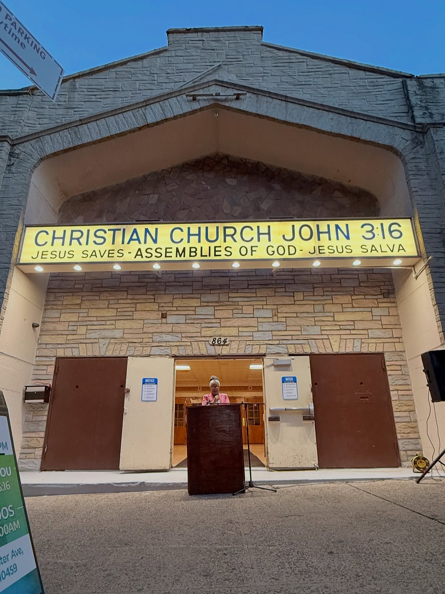 📖 “Espero que puedan comprender, como corresponde a todo el pueblo de Dios, cuán ancho, cuán largo, cuán alto y cuán profundo es su amor.” — Efesios 3:18
#icj316 #john316
#evangelism #churchservice
