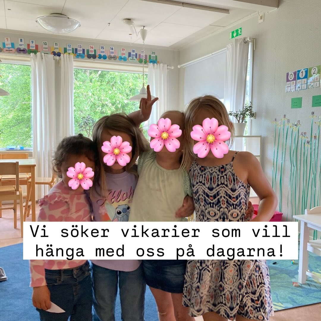 Hej 👋🏼 Det är vi, barnen på Hedenhös, som skriver idag. (Fröknarna hjälper bara till lite med stavningen😉).
Vi letar efter dig som:
✔️ Gillar att hjälpa oss att ta på kläder, knyta skor och hitta rätt vante när det är dags att gå ut.
✔️ Vill bygga höga torn, läsa sagor, leka i sandlådan och kanske sjunga en sång eller två.
✔️ Är trygg, snäll och gillar att vara tillsammans med våra bästa, bästa pedagoger.
✔️ Är student, pensionär eller bara sugen på ett roligt och meningsfullt extrajobb.
Du behöver inte kunna allt. Det viktigaste är att du är varm, engagerad och tycker om att vara med barn.
📩 Vill du komma och leka, lära och skratta med oss?
Skicka ett DM eller maila vår rektor@hedenhos.net (vi väntar otåligt som vanligt).
/ Barnen på Hedenhös 🧡