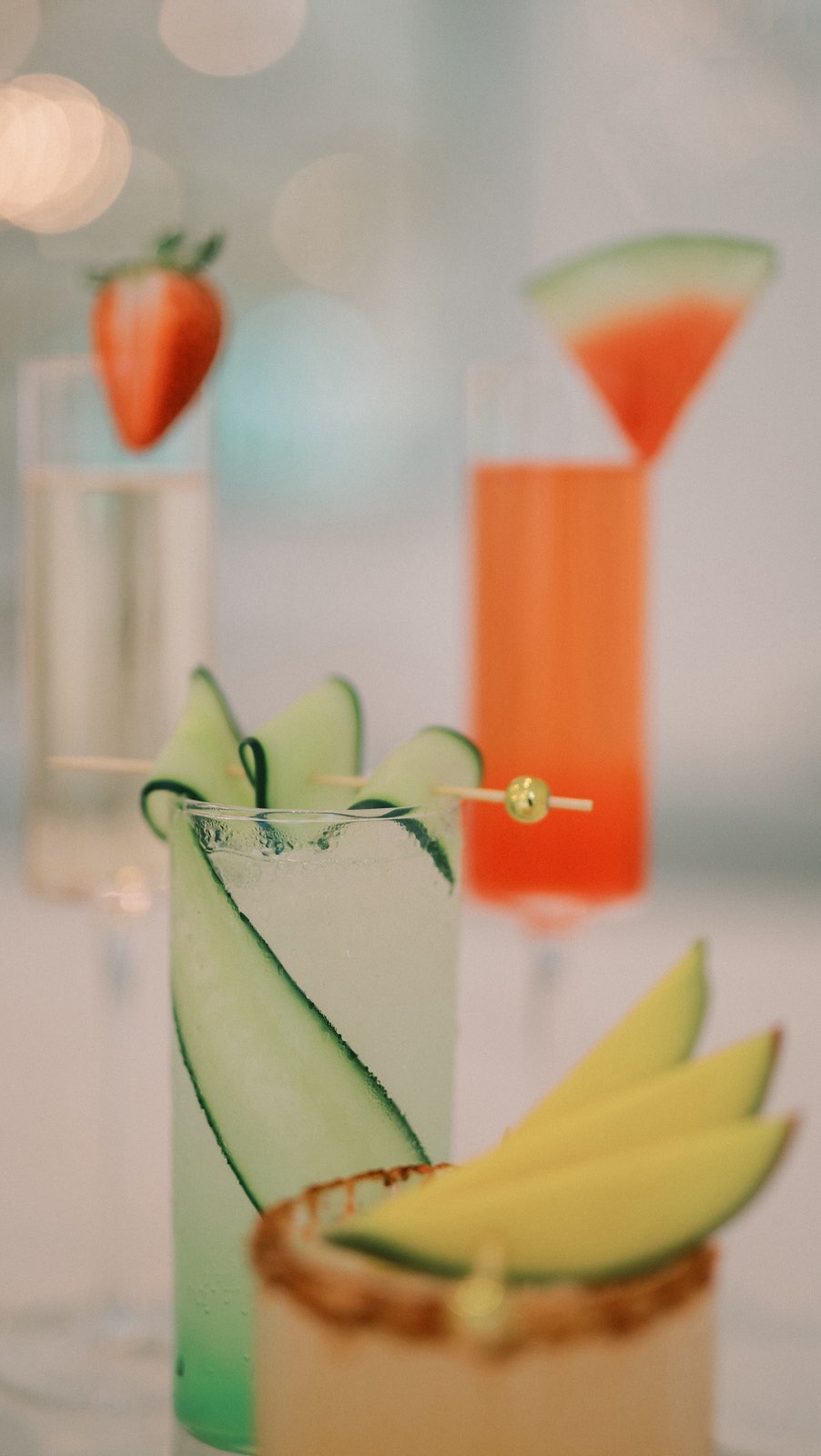 A summer cocktail is always a good idea… especially when it’s this pretty. 🍸✨
Crisp cucumber, beautiful presentation, and the perfect refreshing sip for celebrating with your favorite people.🤭 @realgoodcocktailshtx
#Cocktailideas#romanor#texasweddingvenue#weddingvenue#cocktailhourinspo